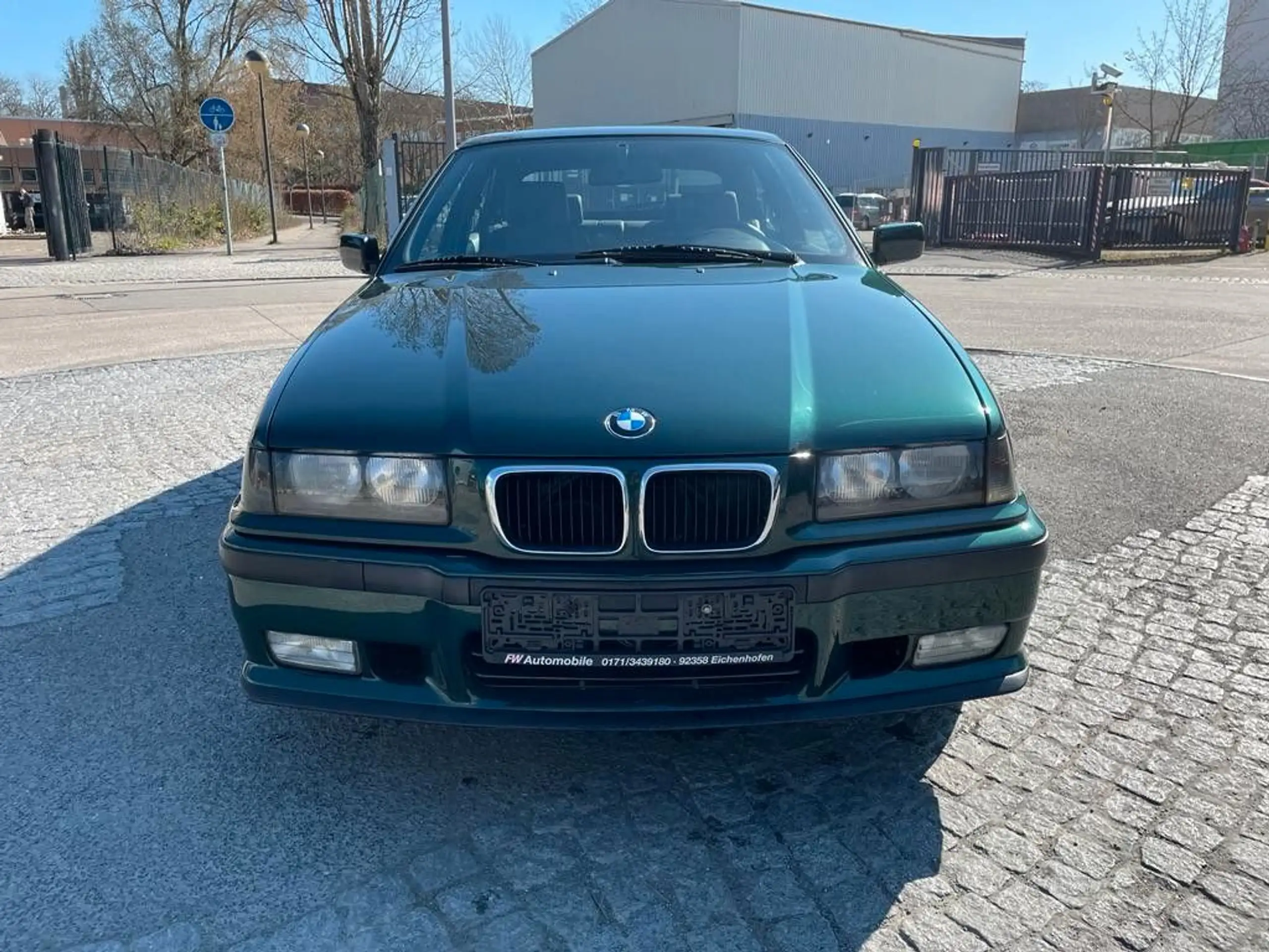 BMW - 323