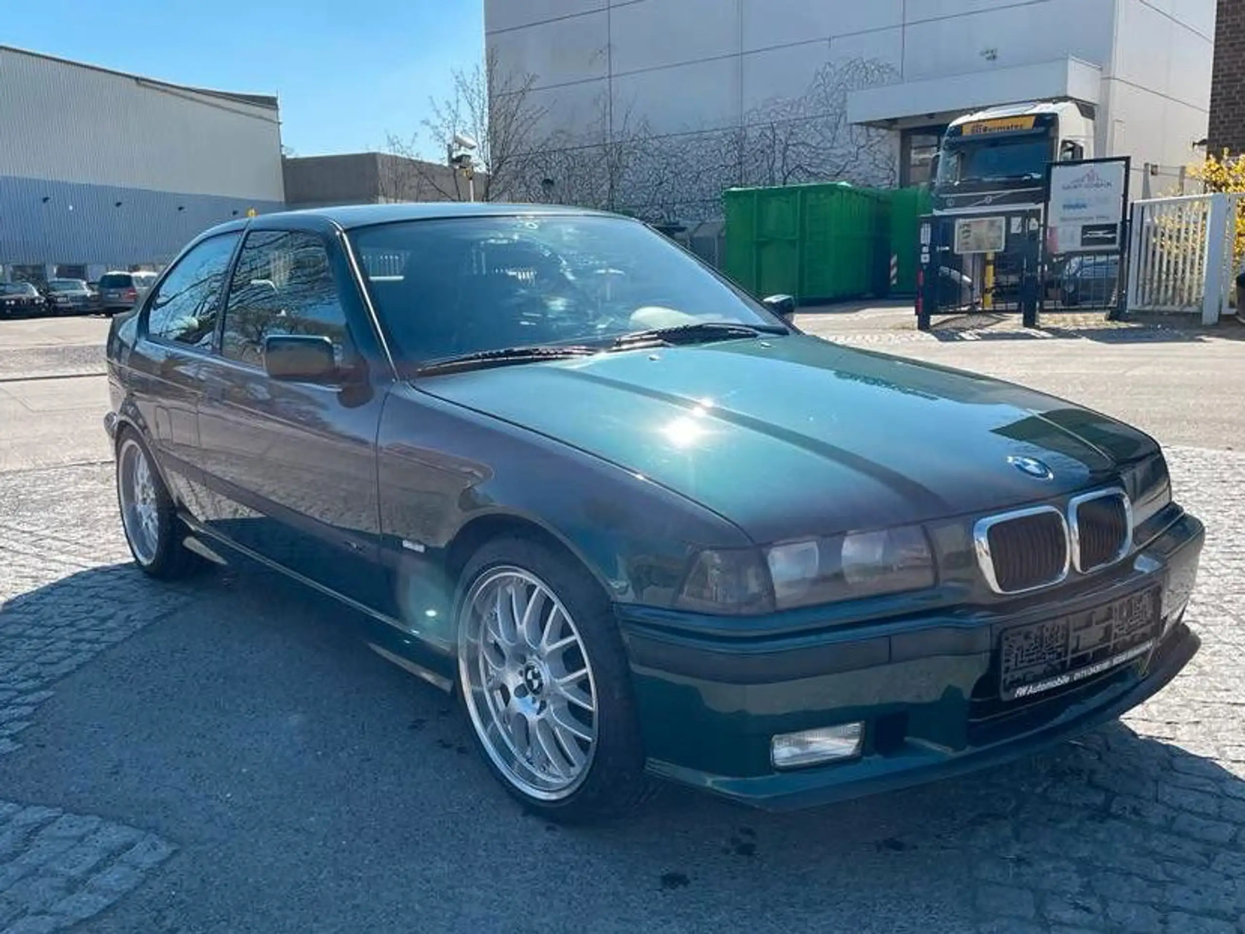 BMW - 323