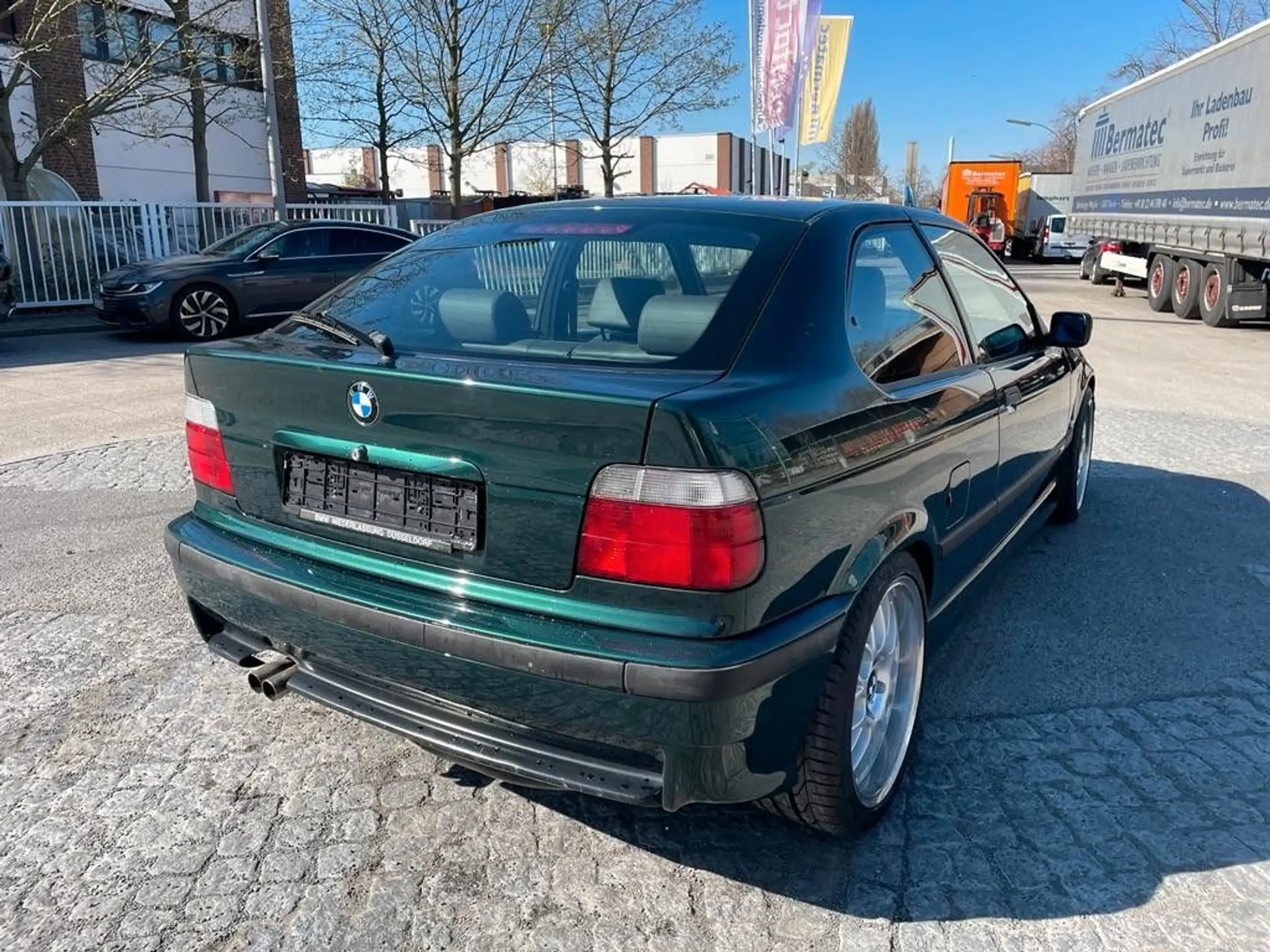 BMW - 323