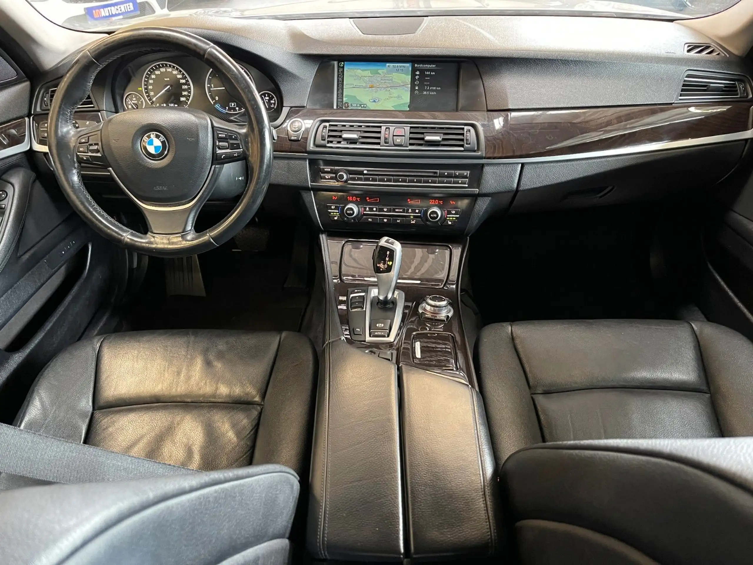 BMW - 525