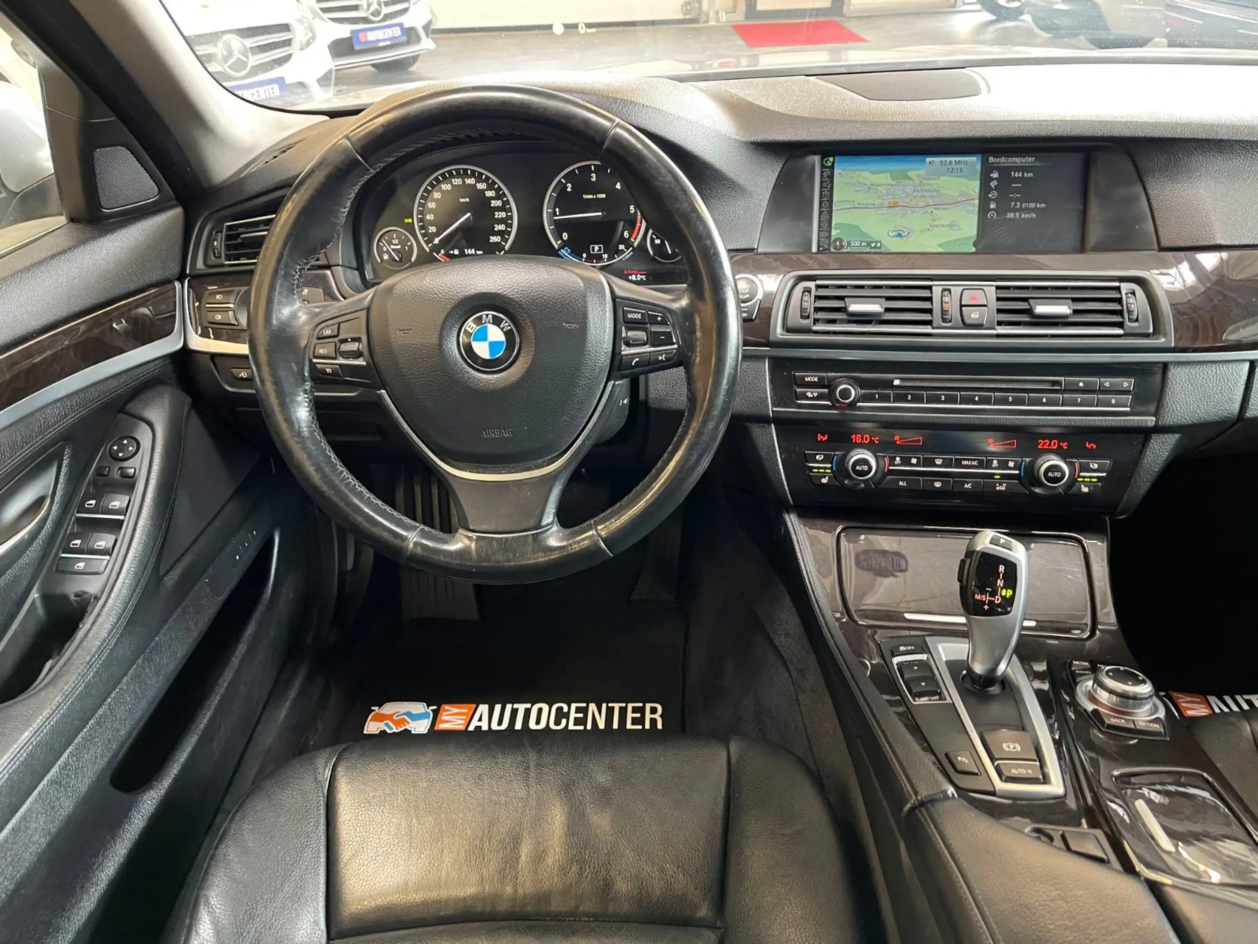 BMW - 525