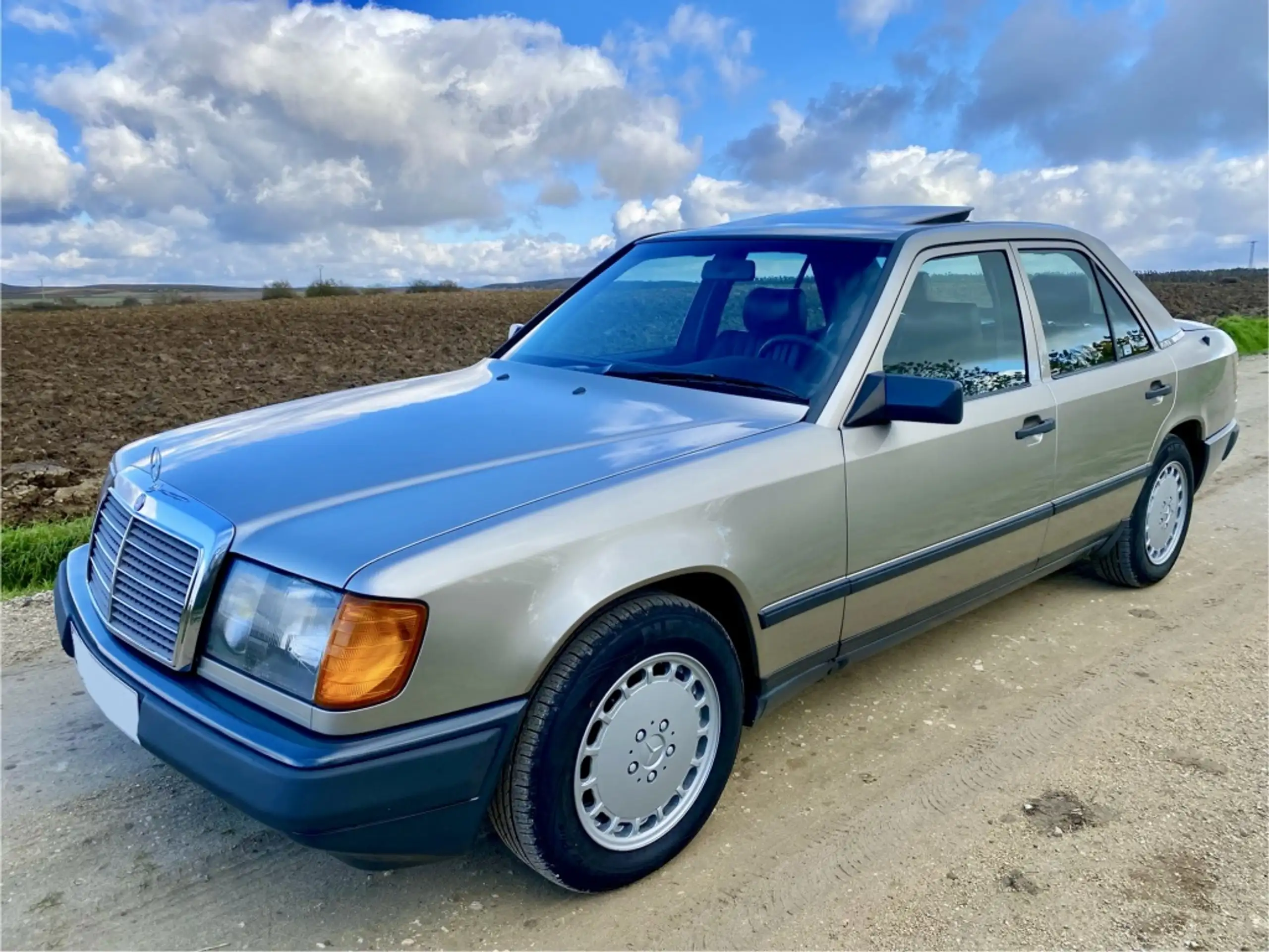 Mercedes-Benz - 260