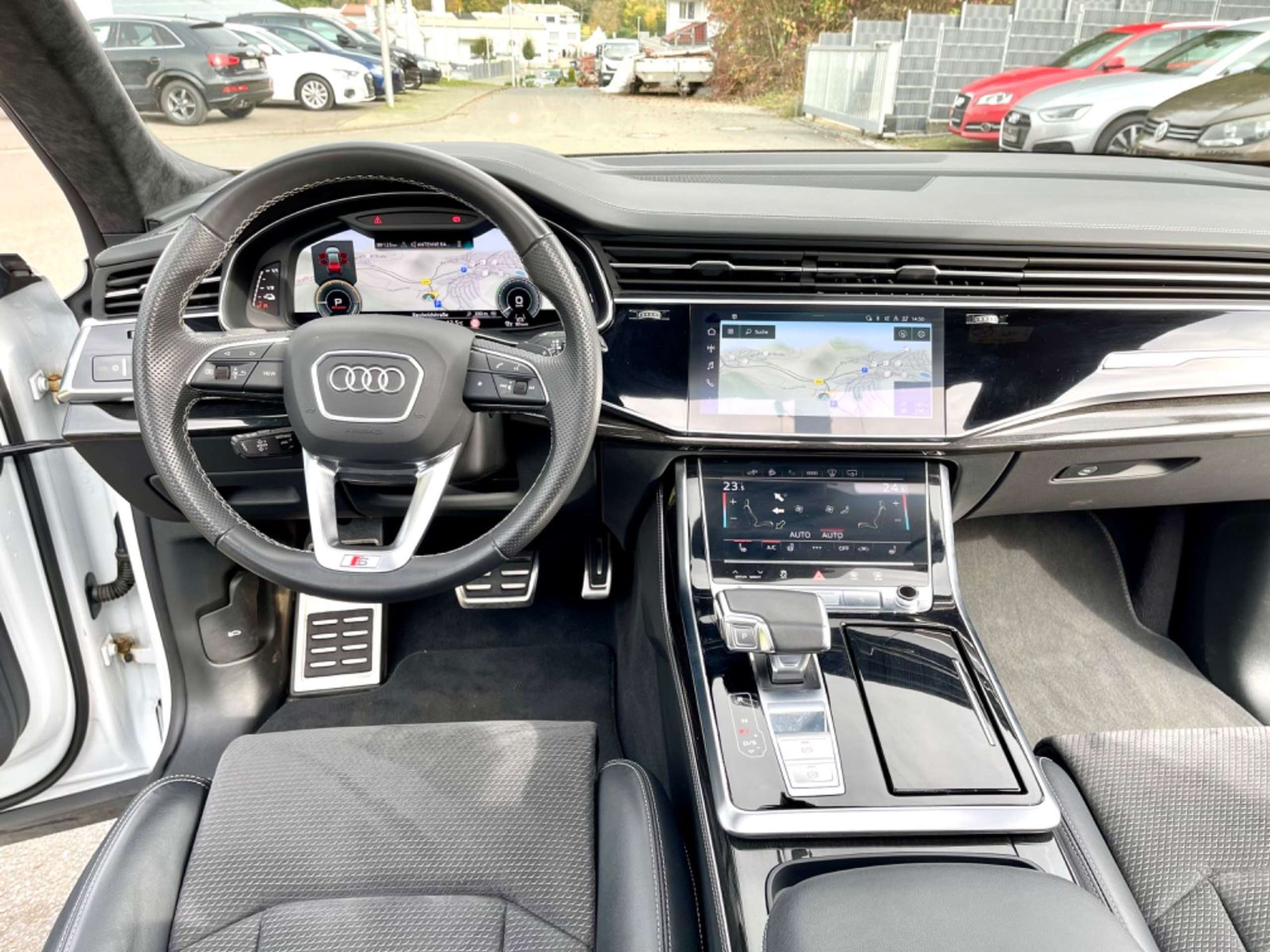 Audi - Q8