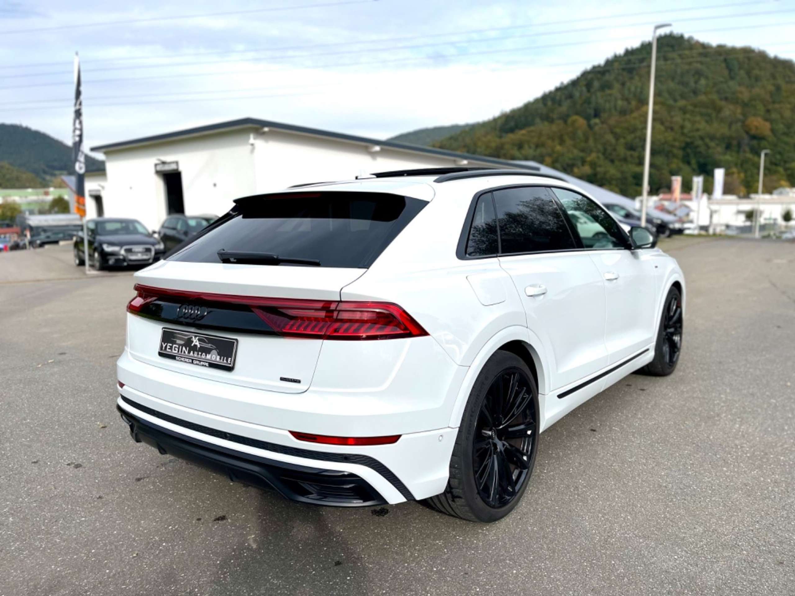 Audi - Q8