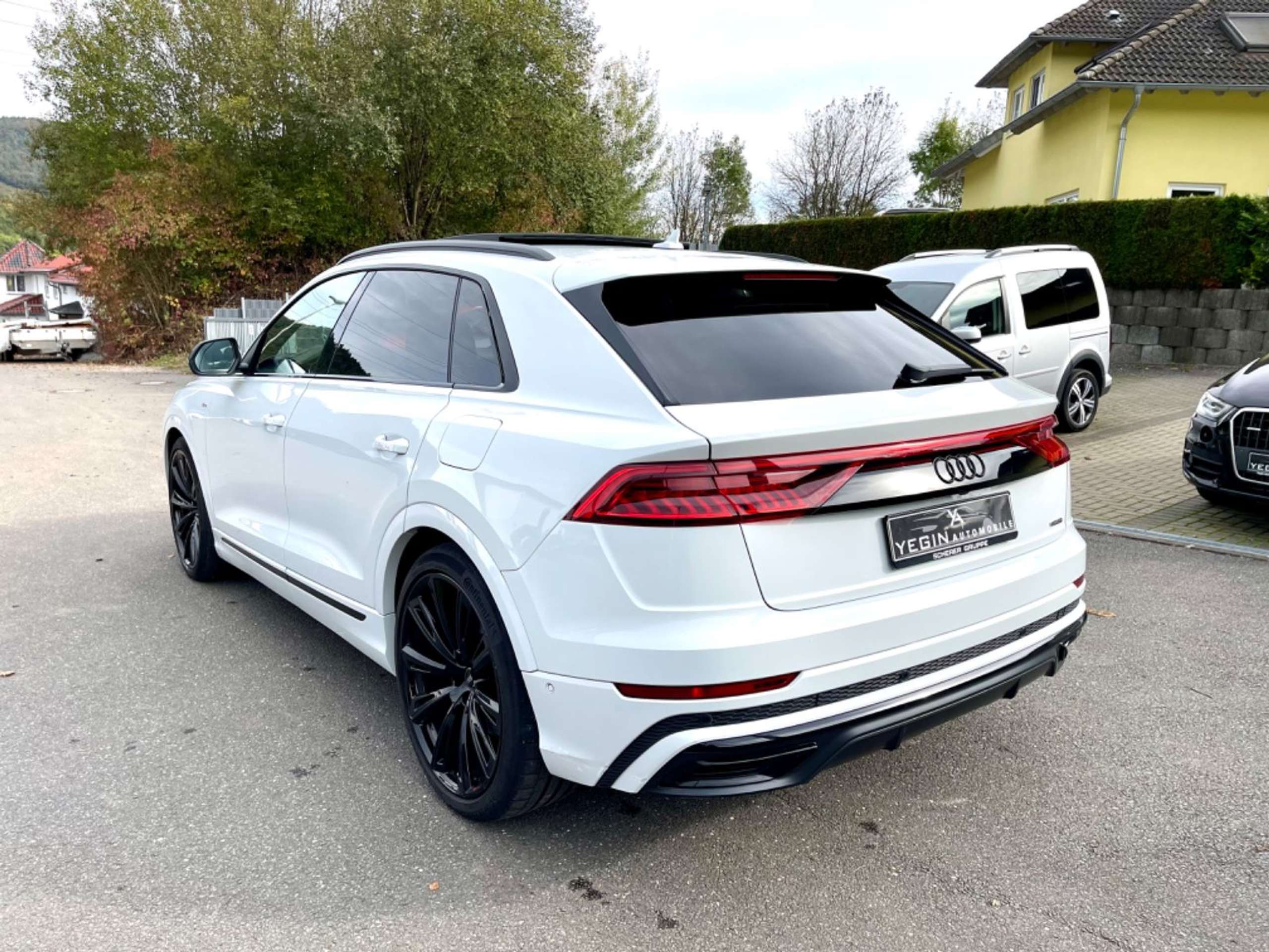 Audi - Q8