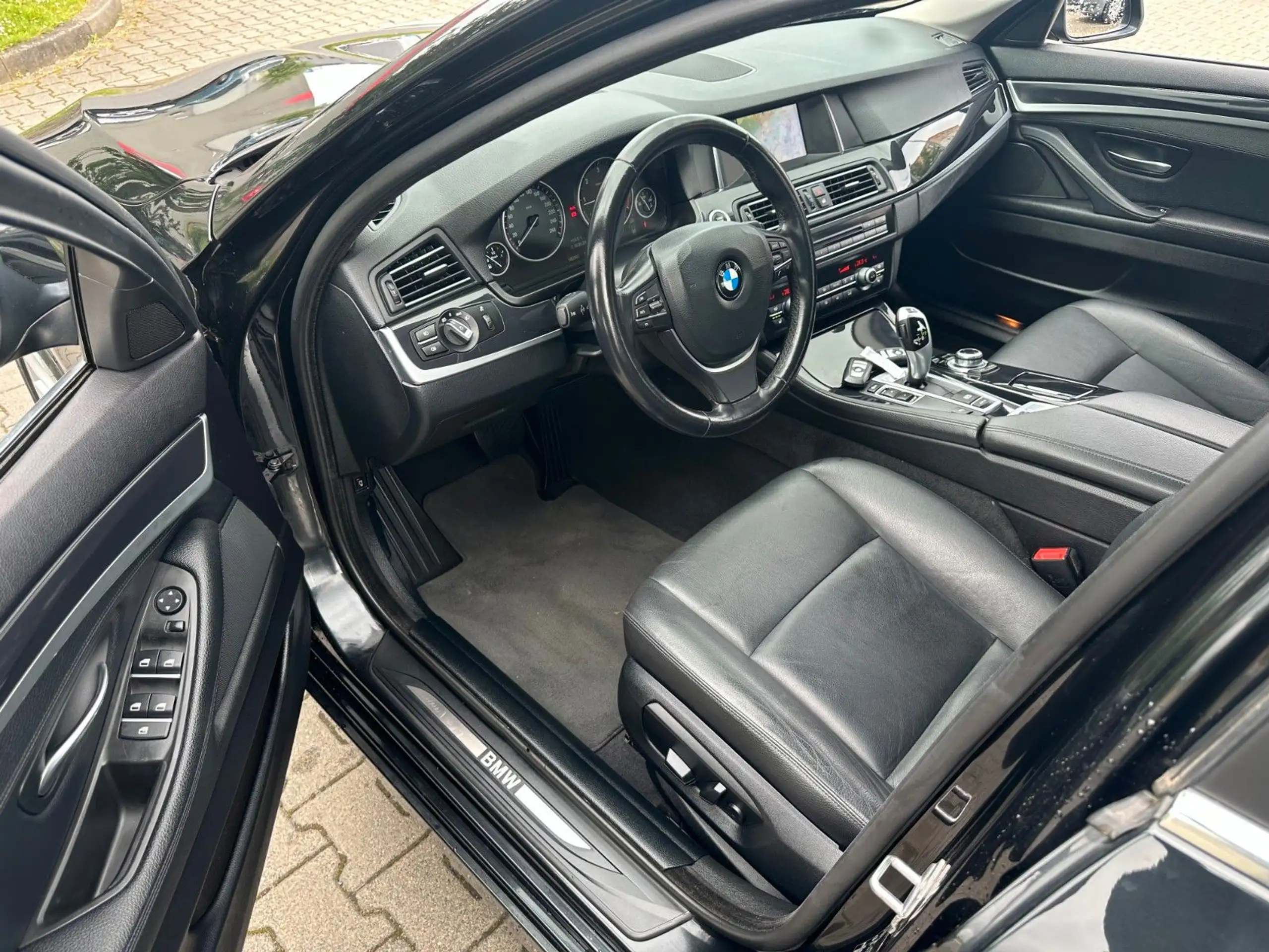 BMW - 525