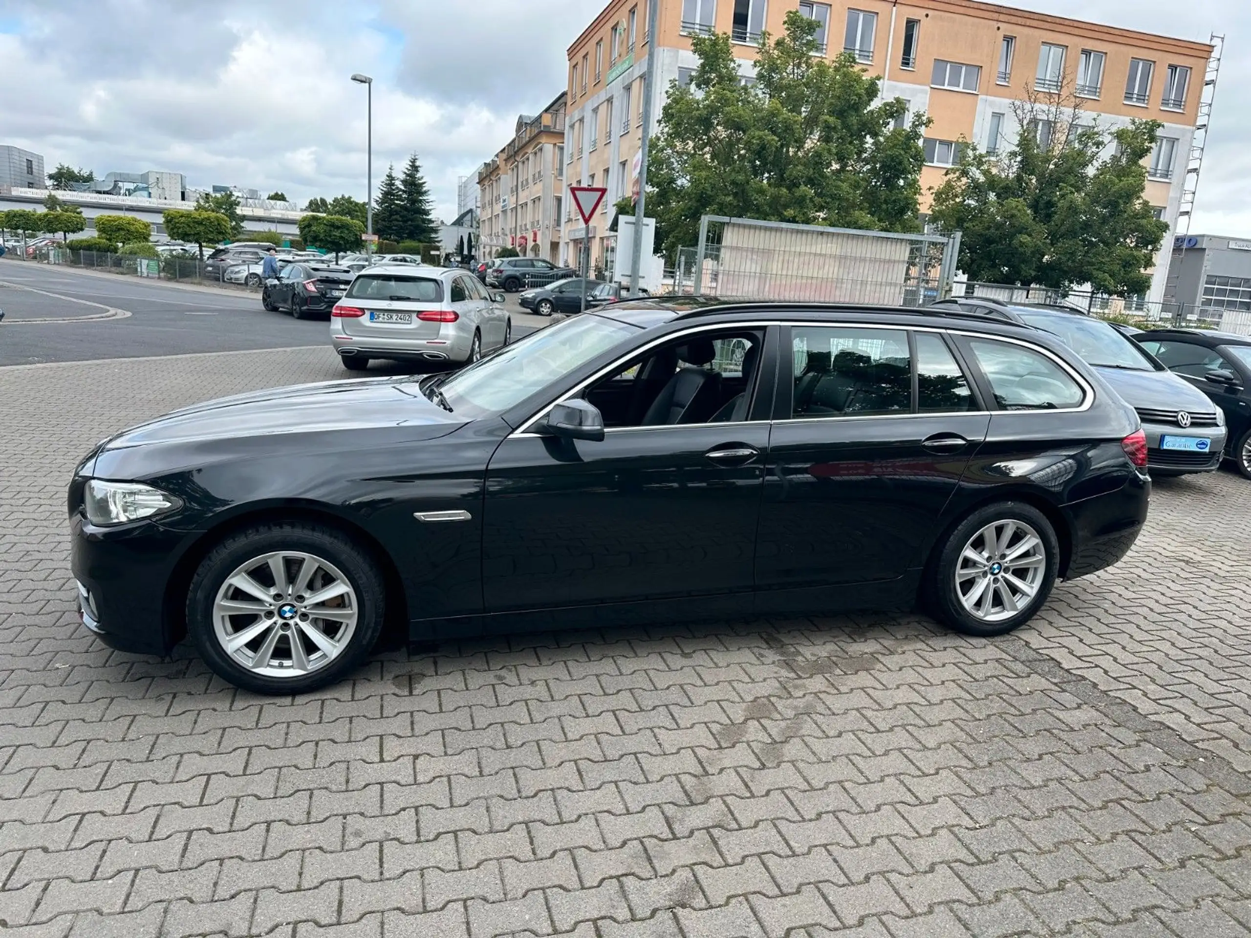 BMW - 525