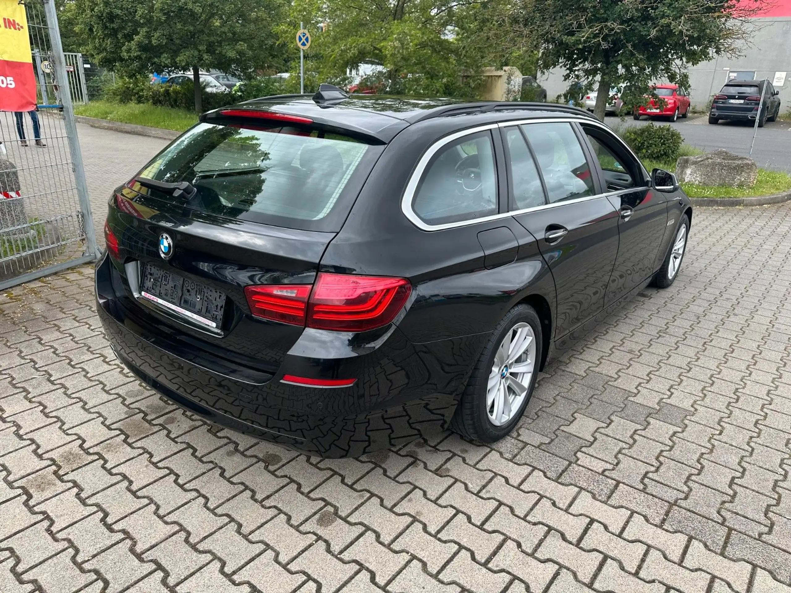 BMW - 525