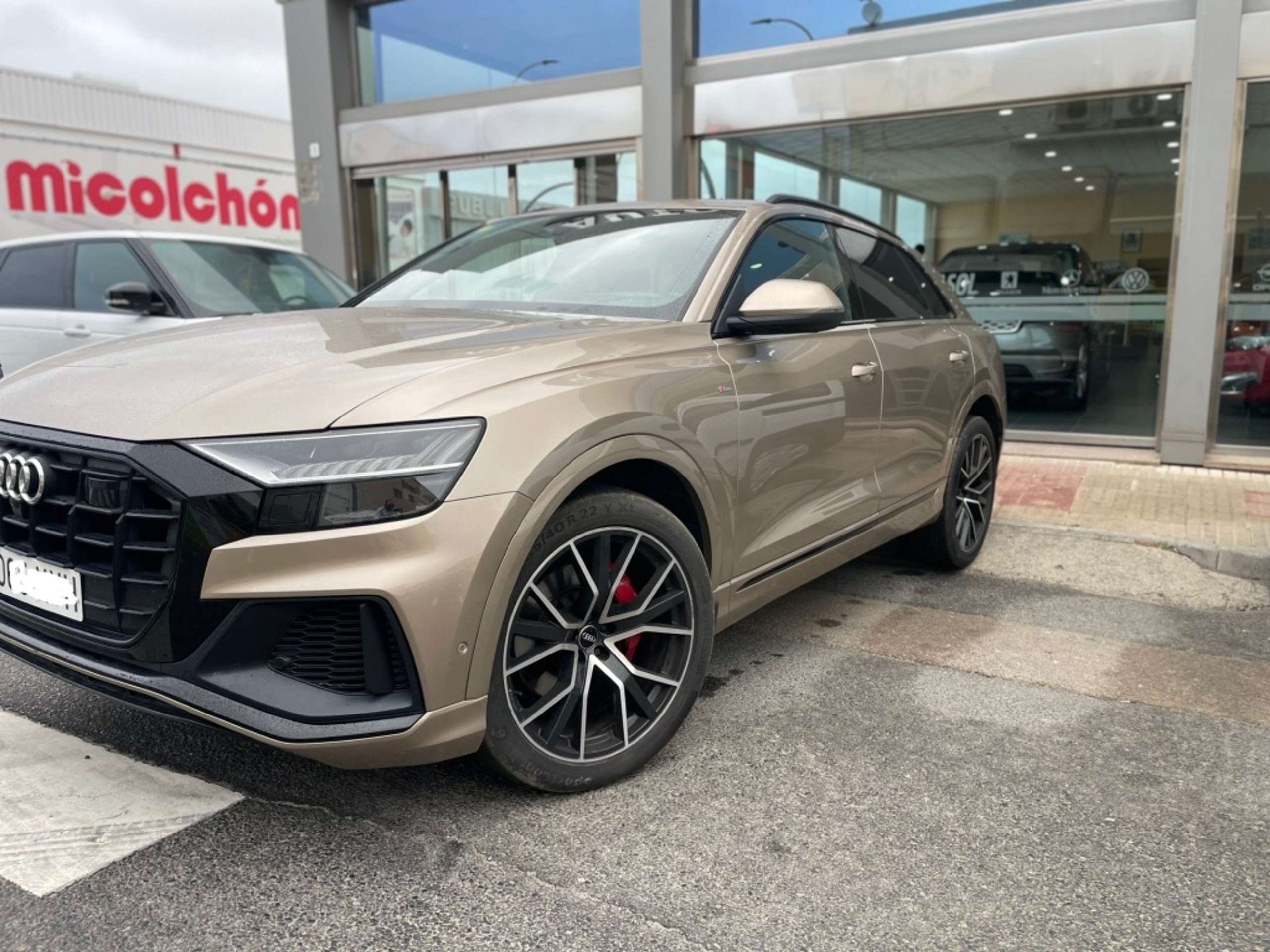 Audi - Q8