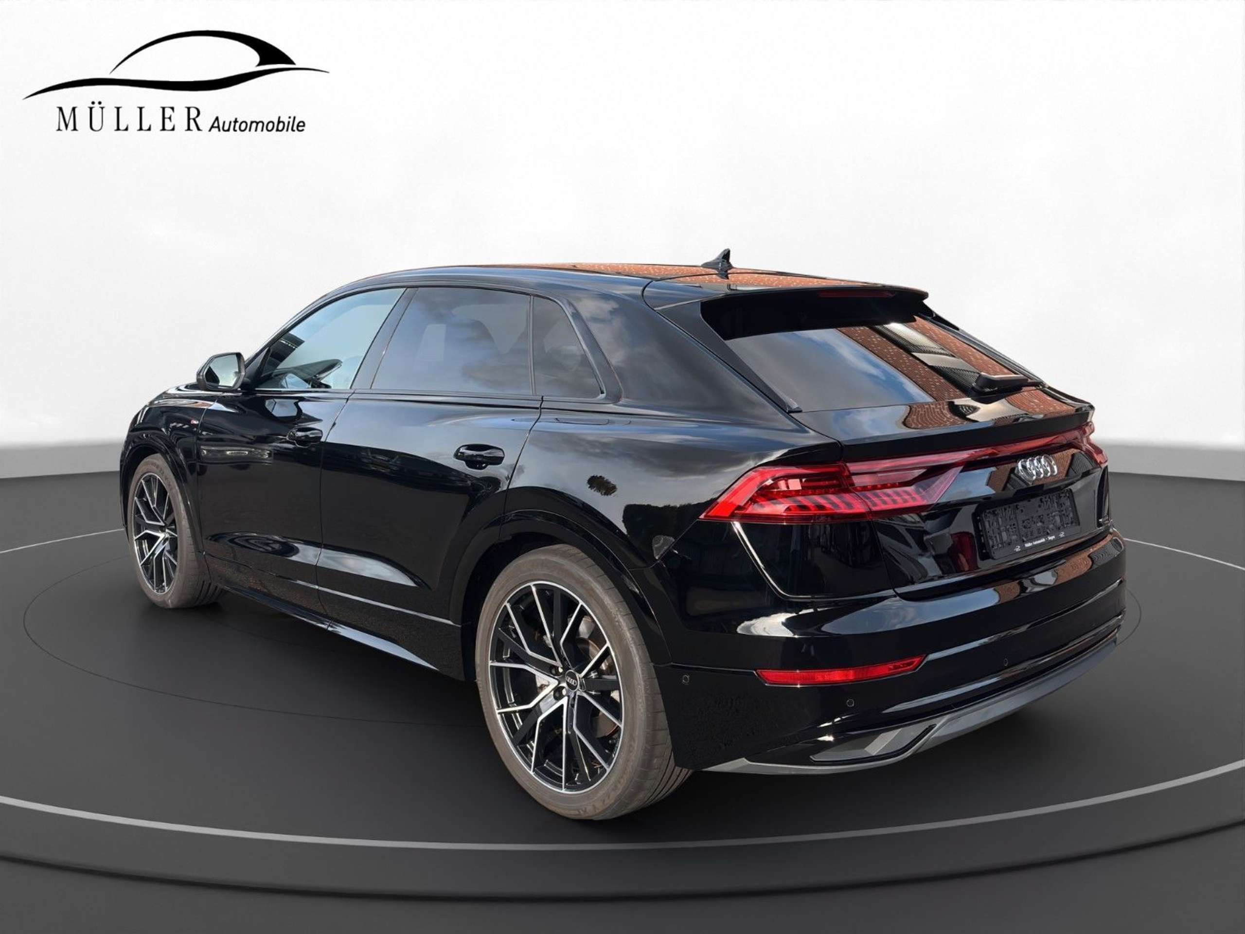 Audi - Q8