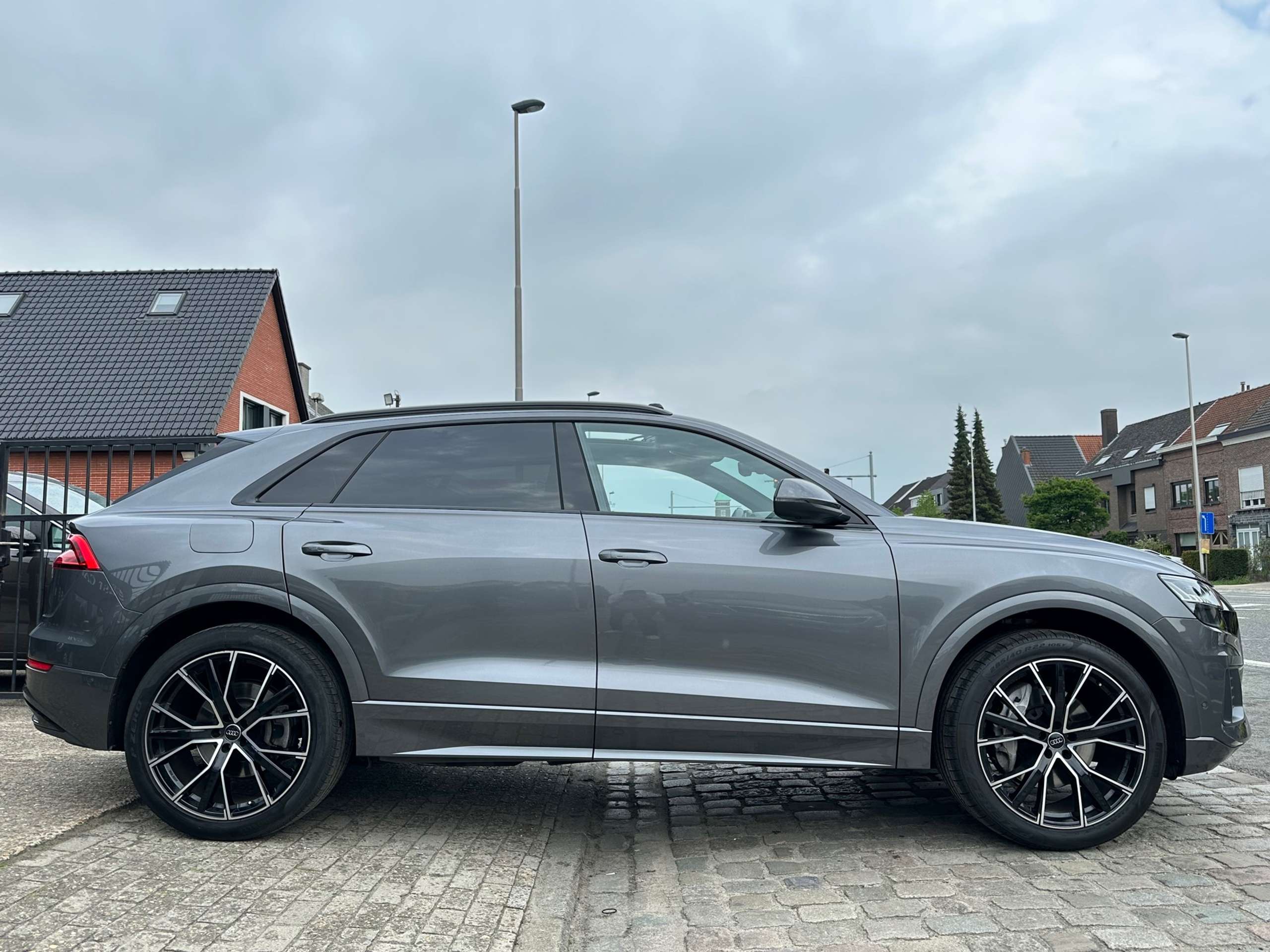 Audi - Q8