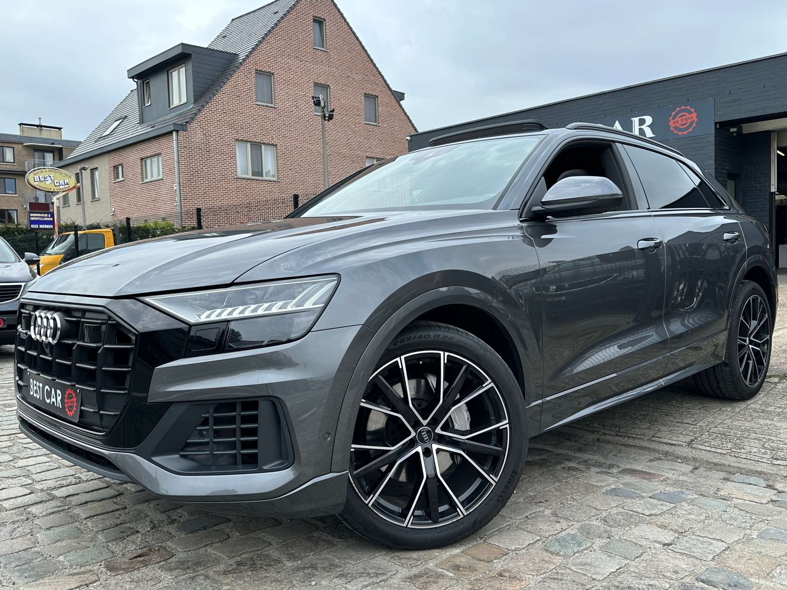 Audi - Q8