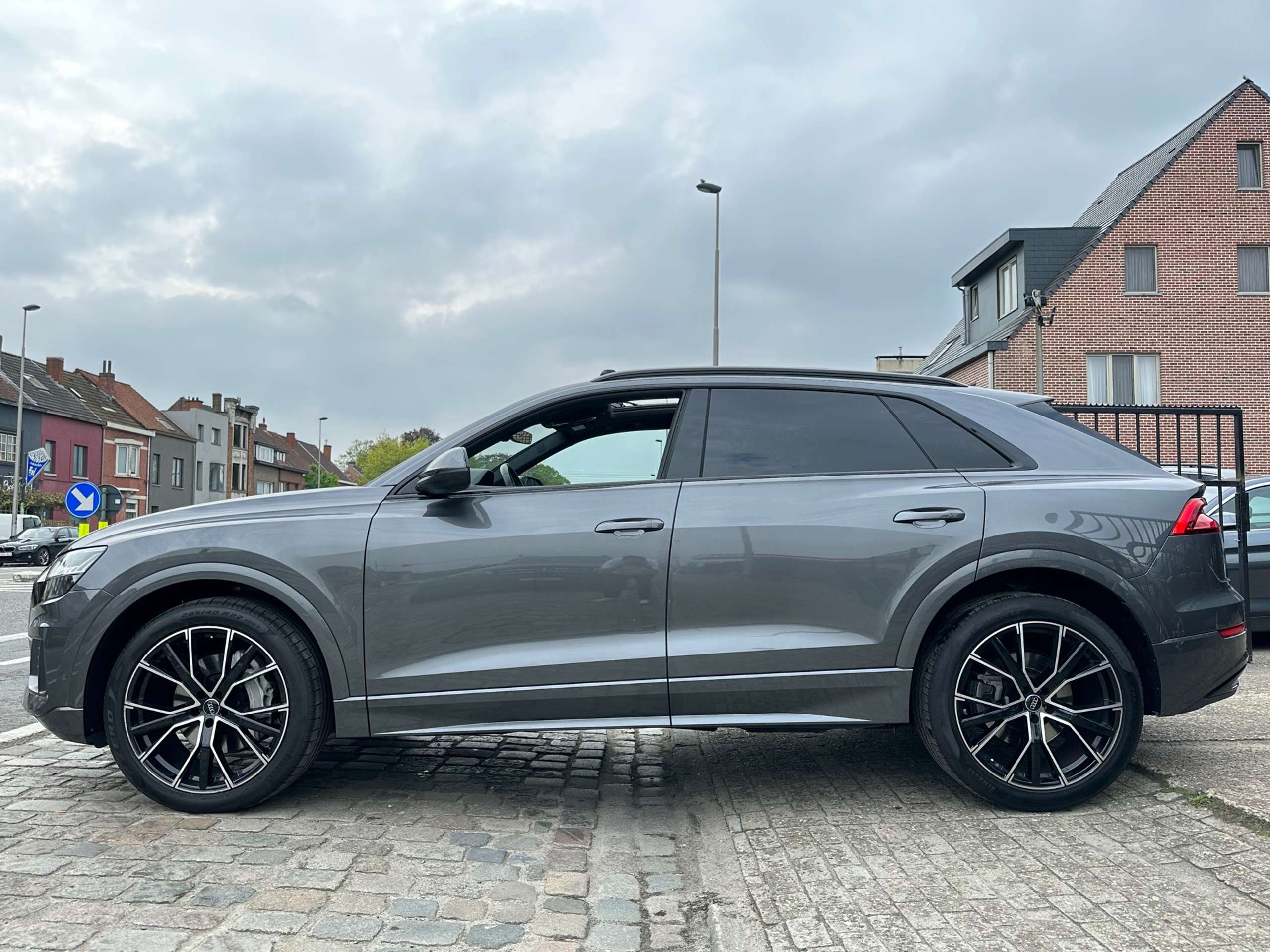 Audi - Q8