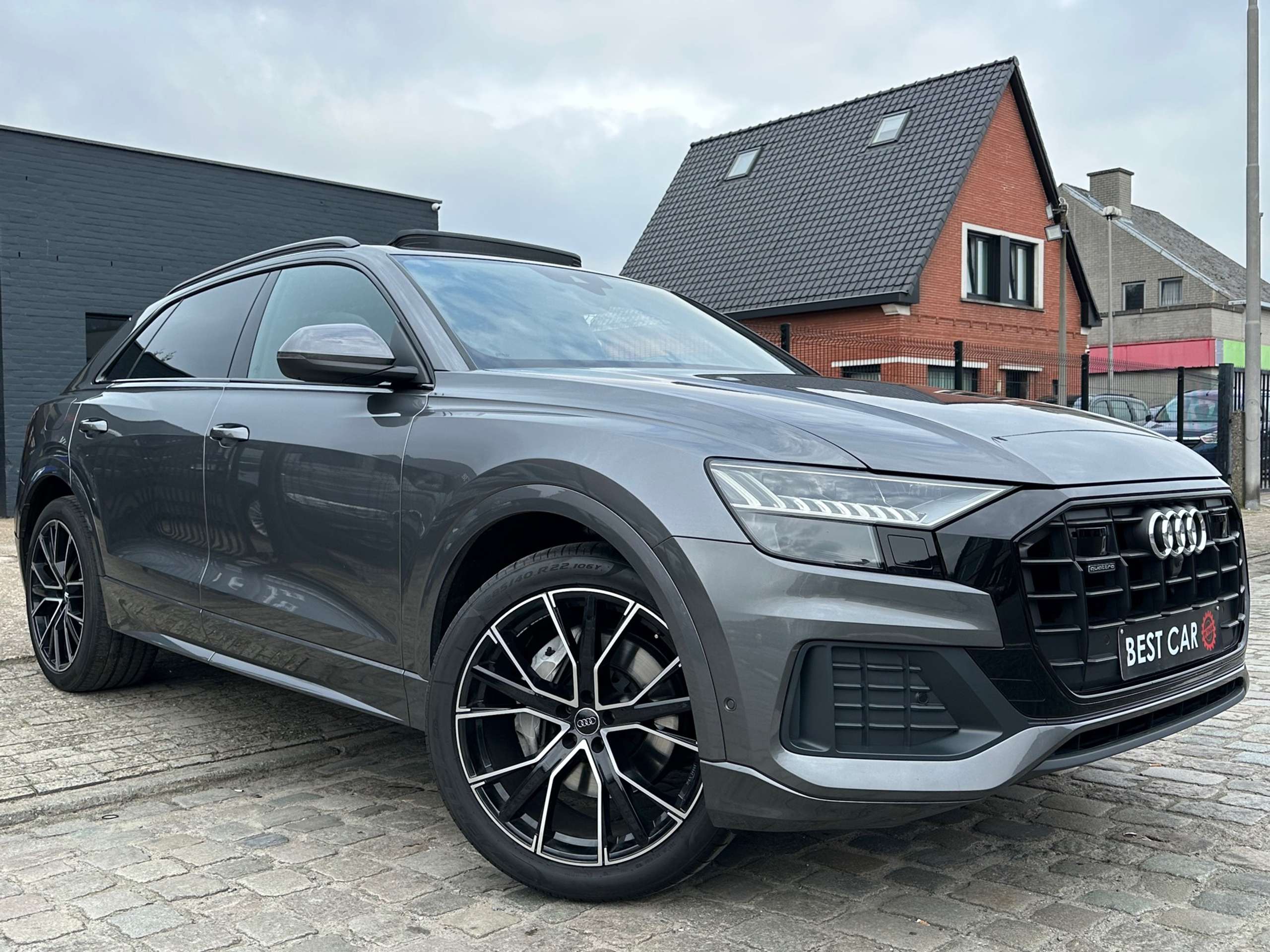 Audi - Q8