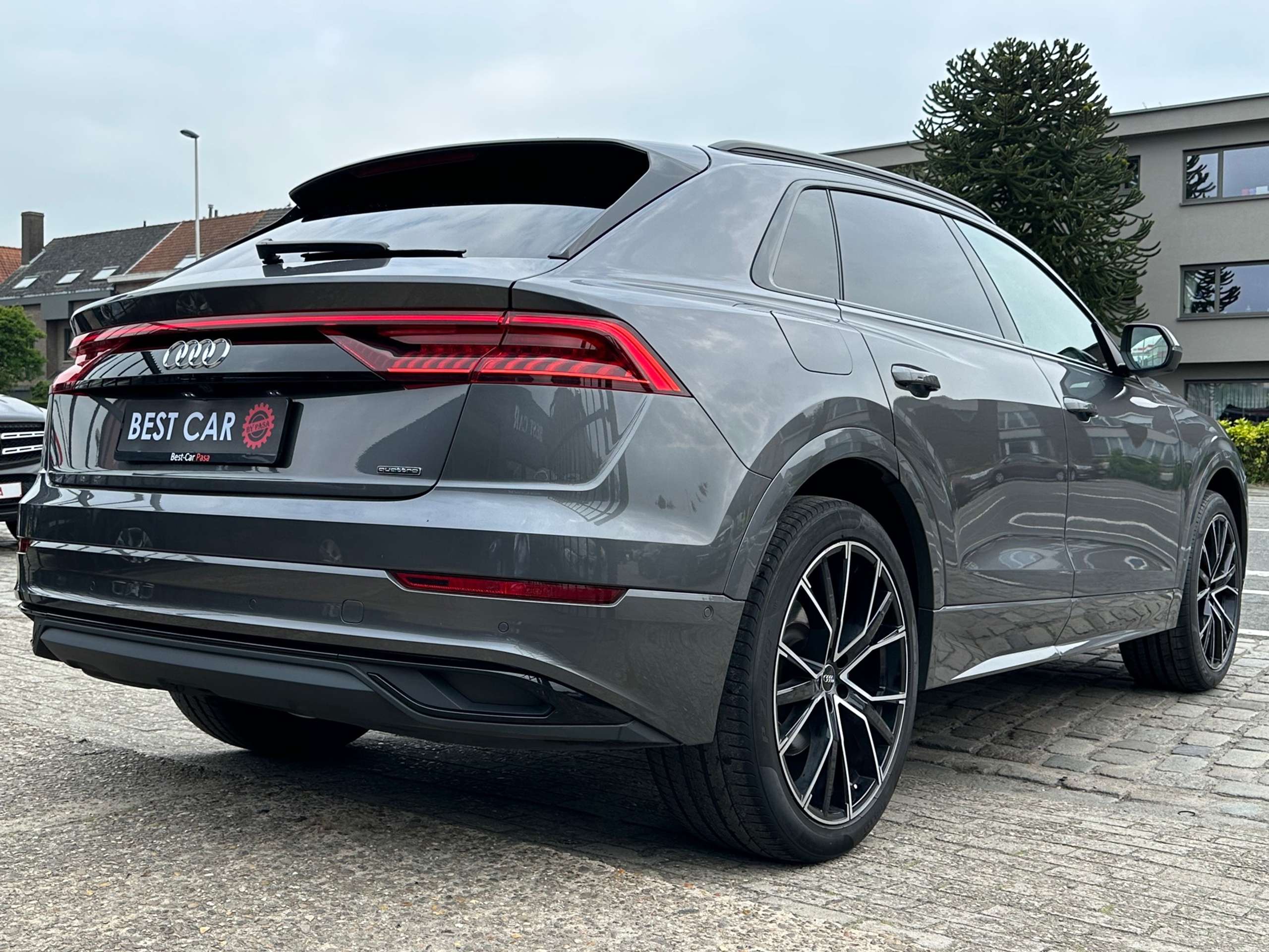 Audi - Q8