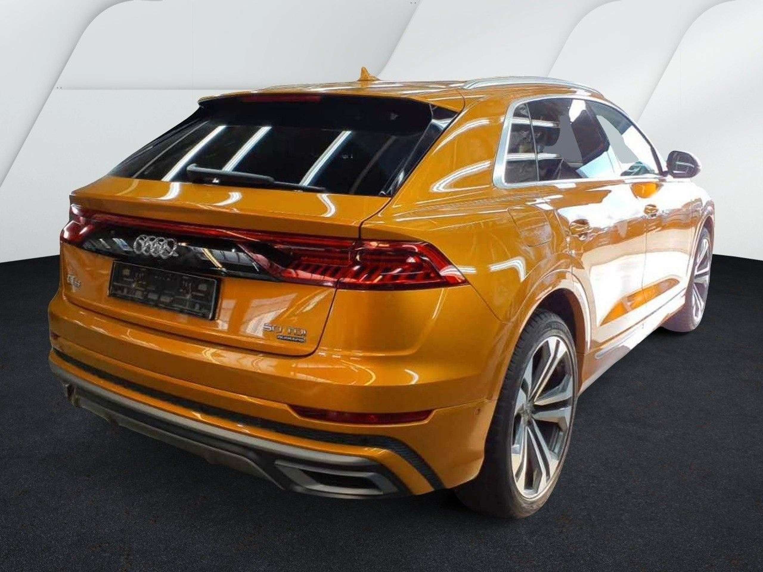 Audi - Q8