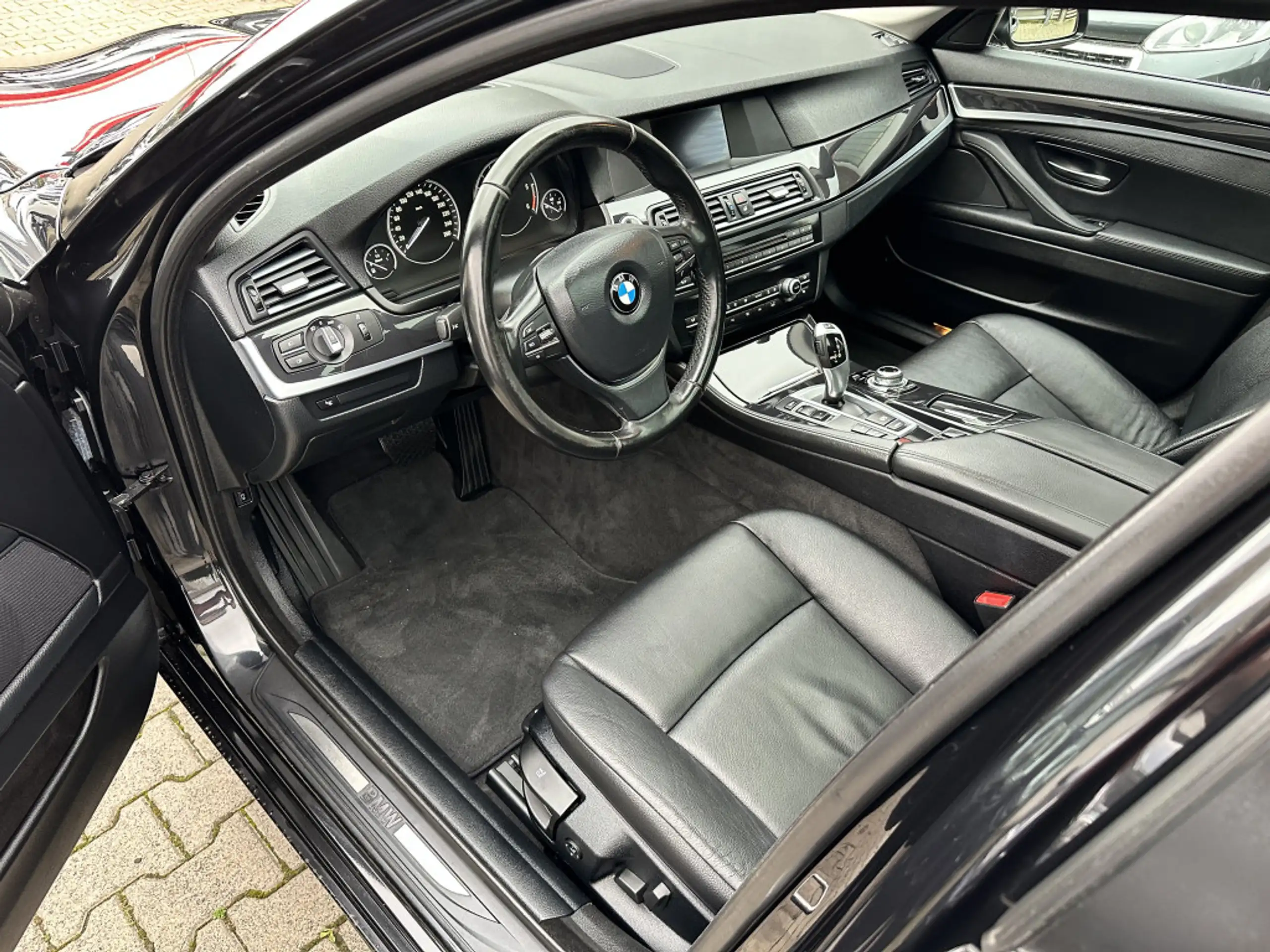 BMW - 525