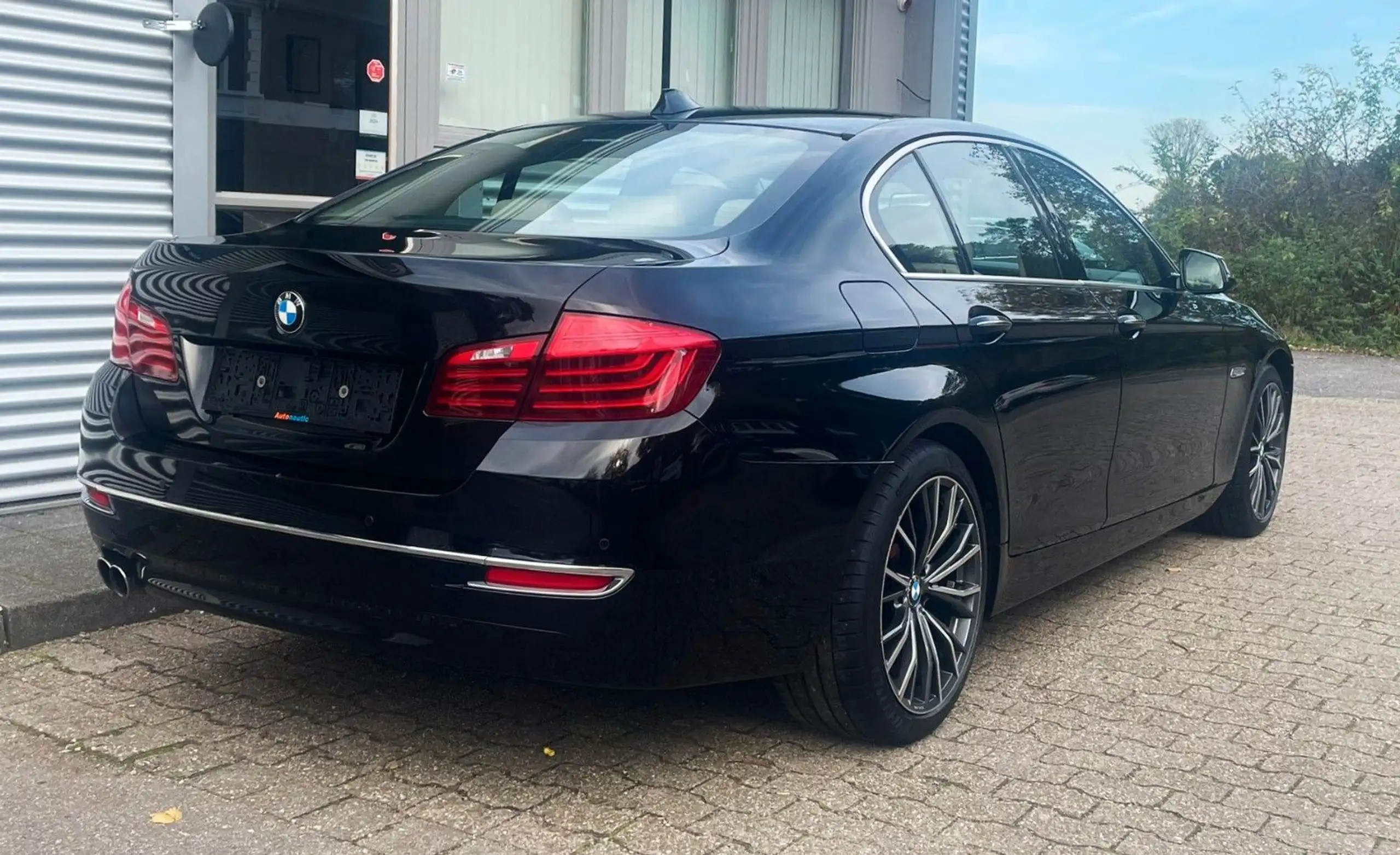 BMW - 528