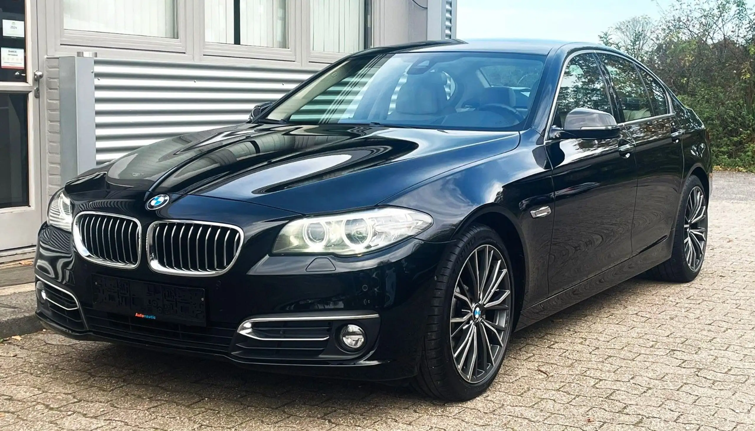 BMW - 528