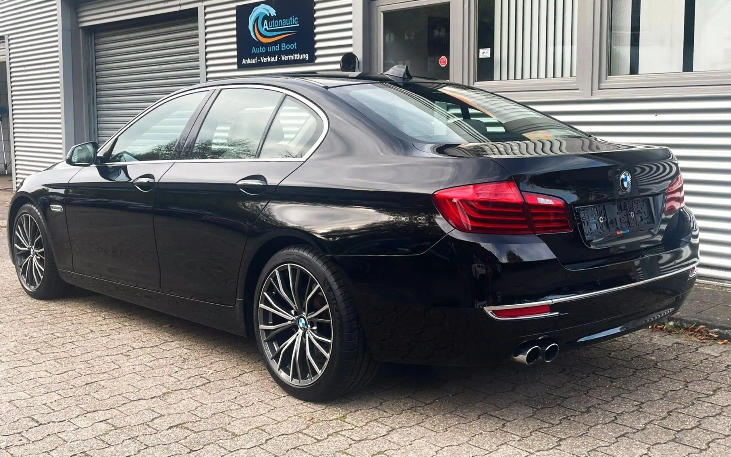 BMW - 528