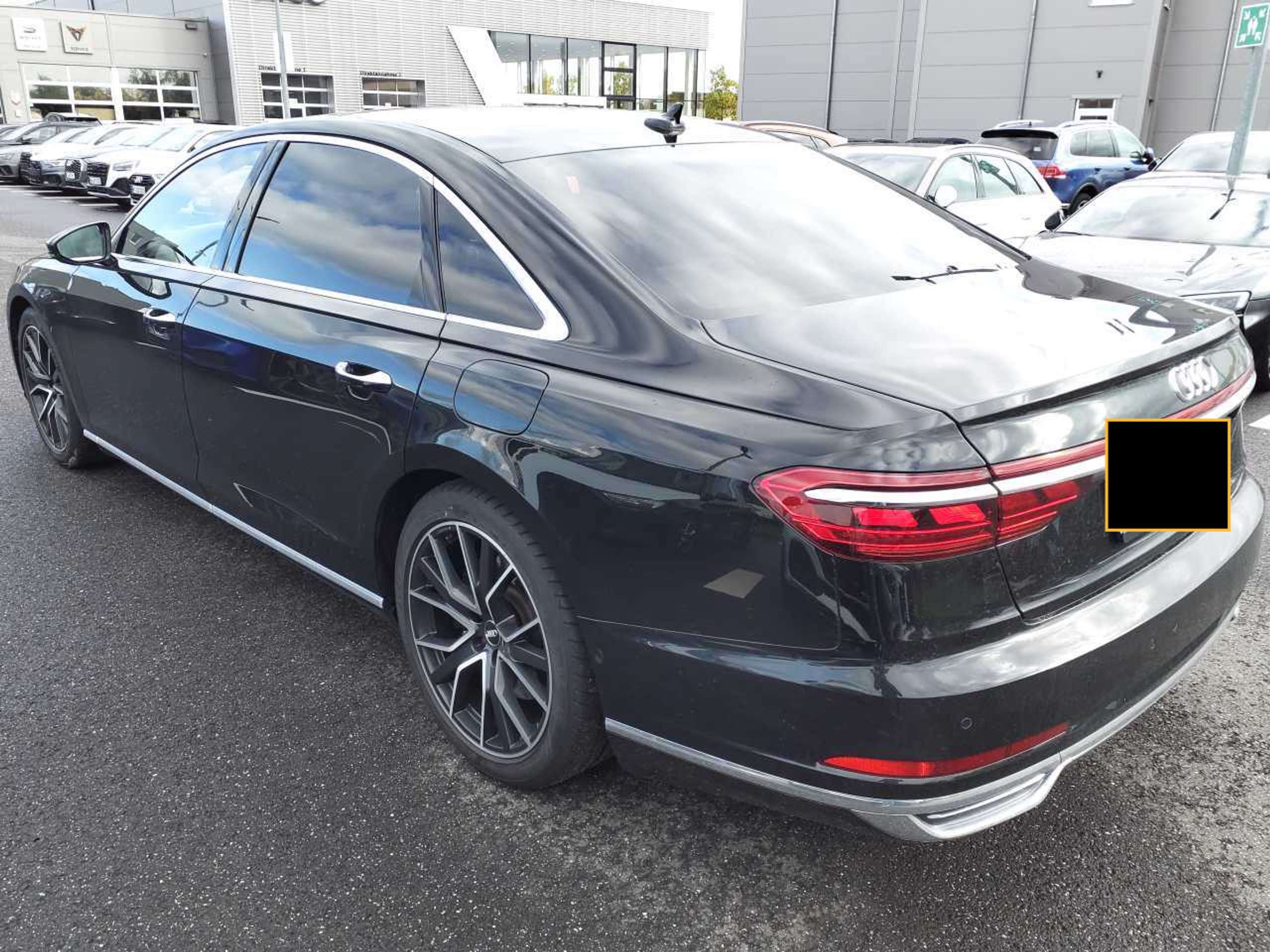 Audi - A8