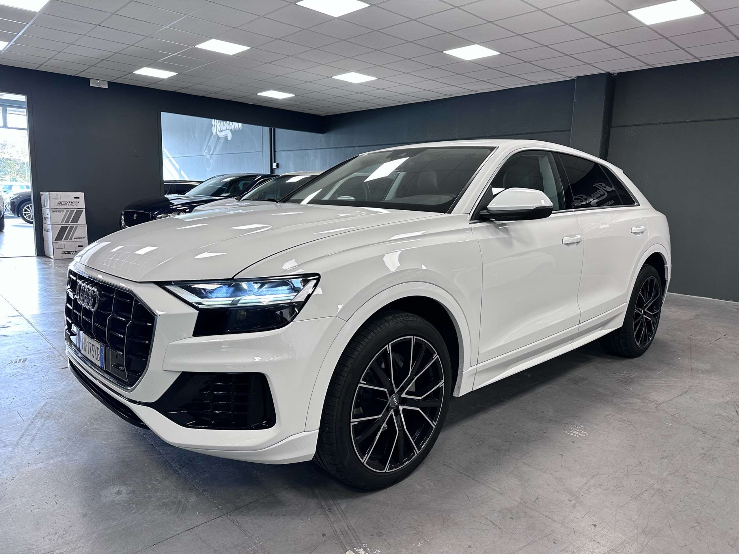 Audi - Q8