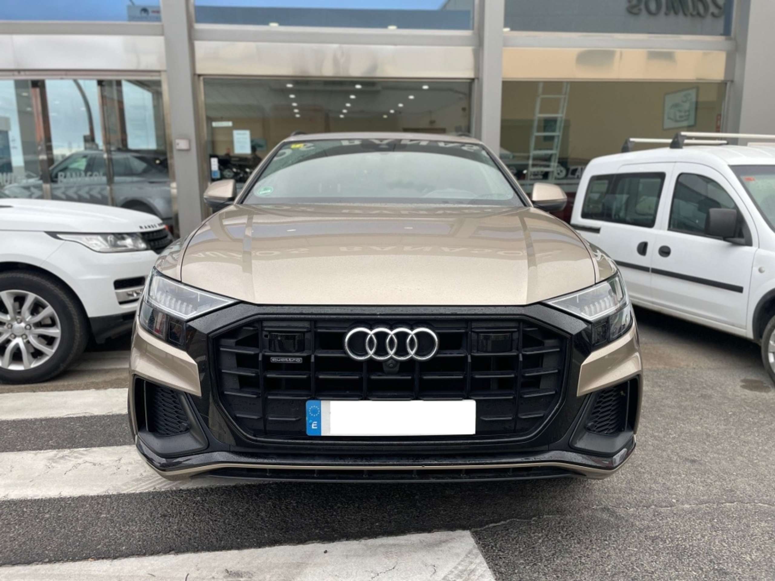 Audi - Q8