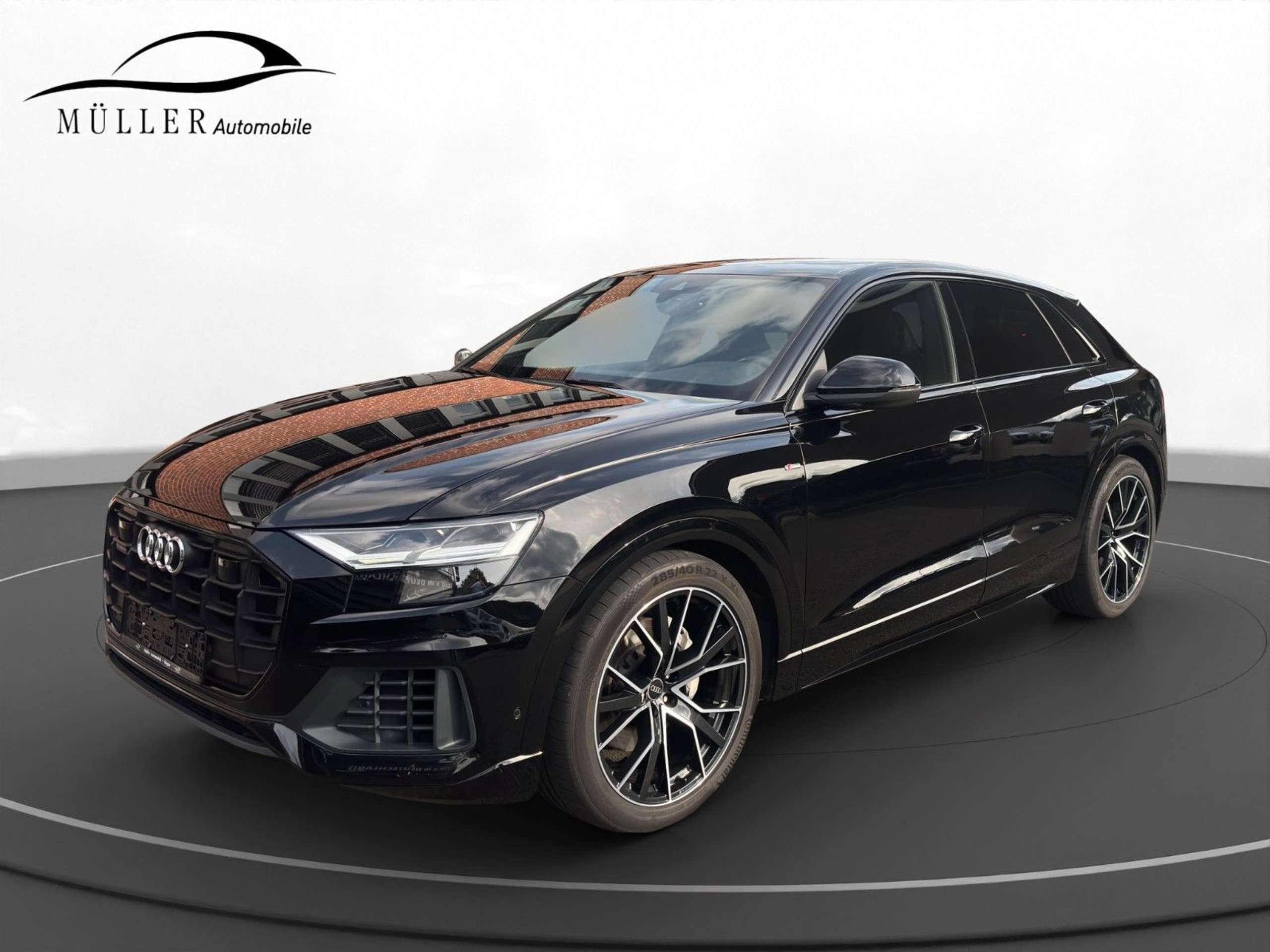 Audi - Q8