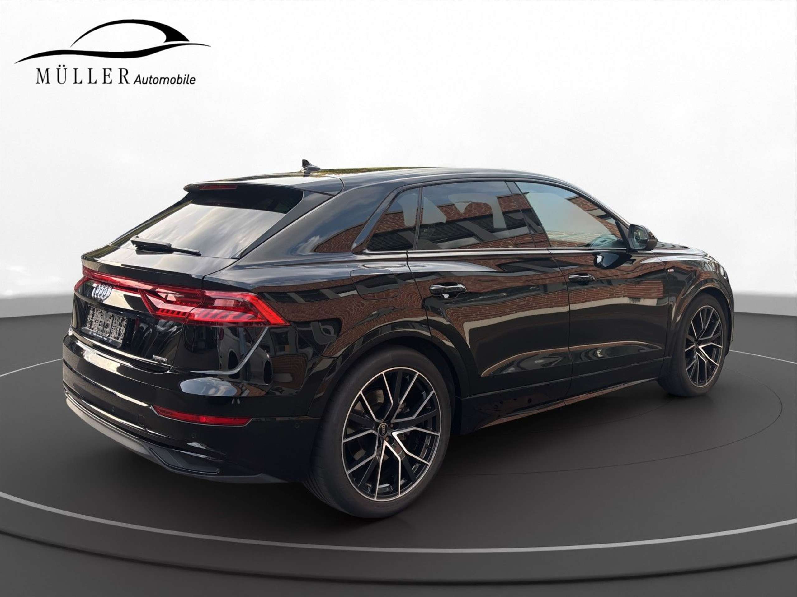 Audi - Q8