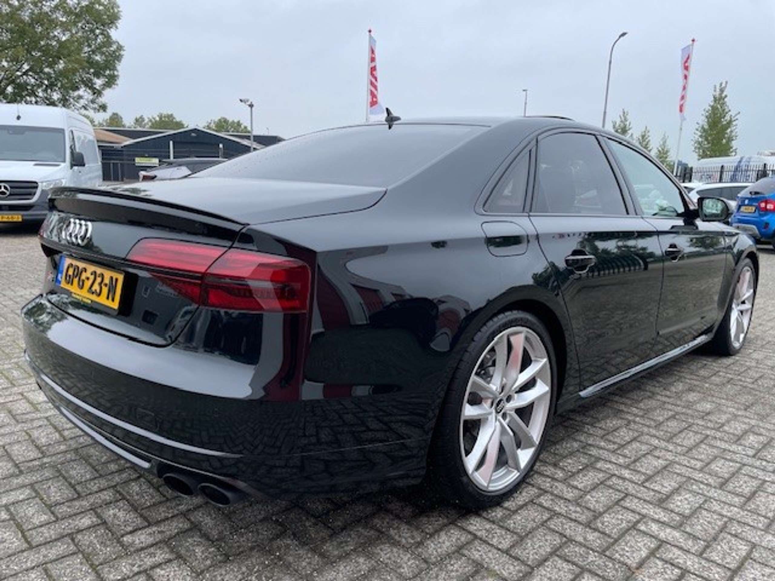 Audi - S8