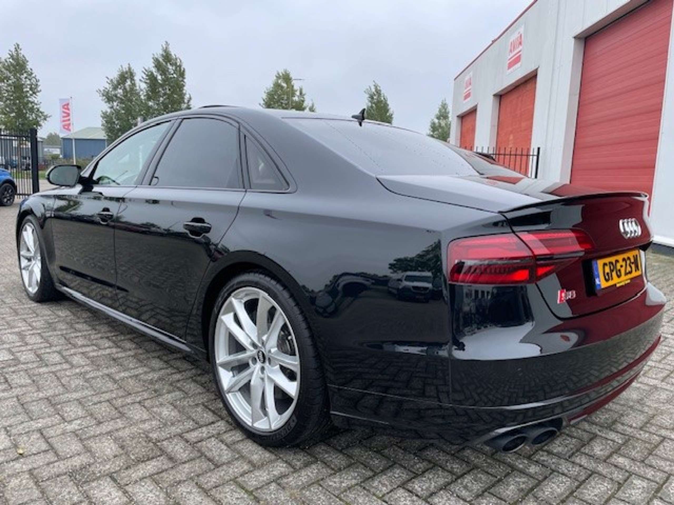 Audi - S8