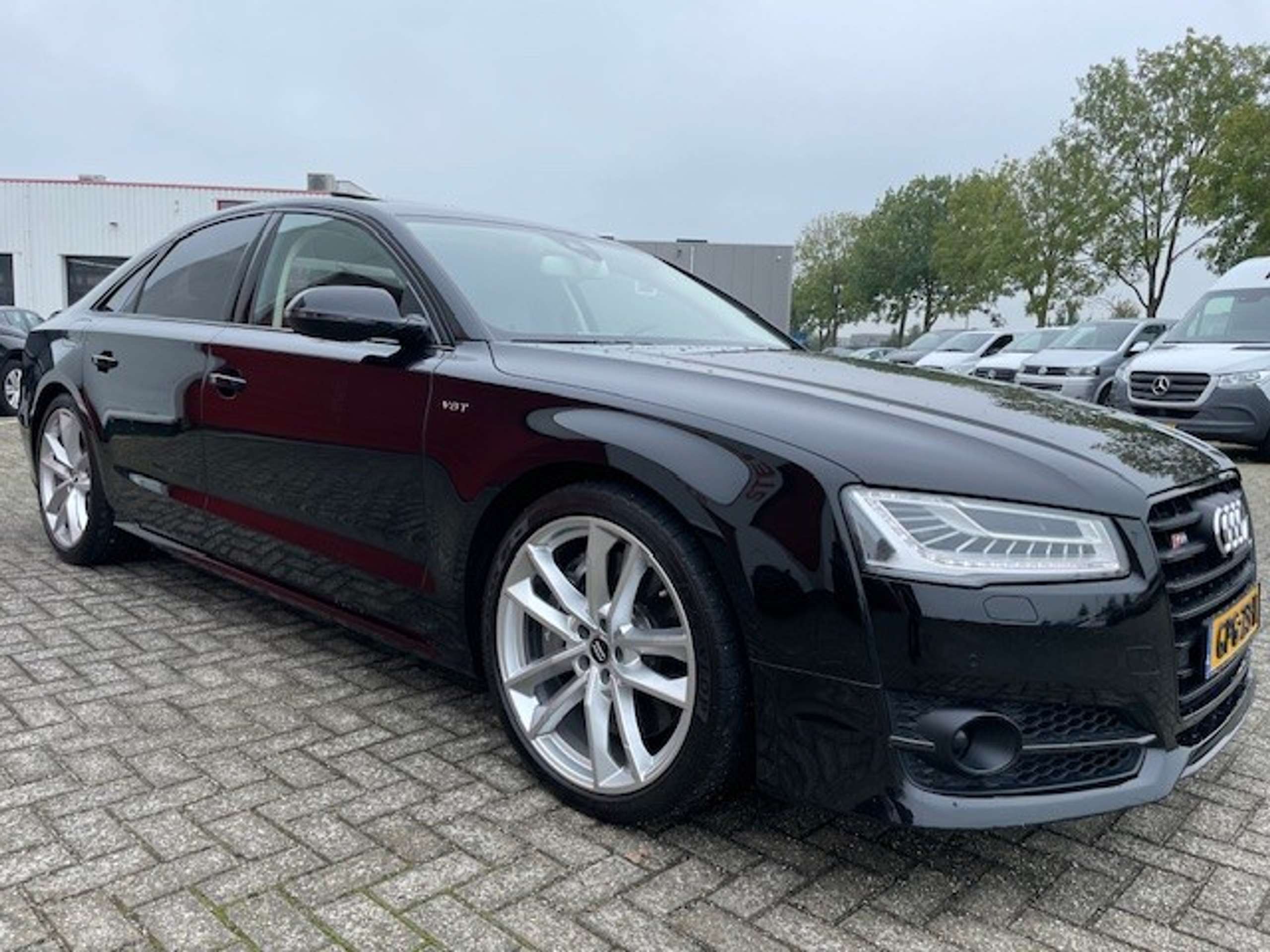 Audi - S8