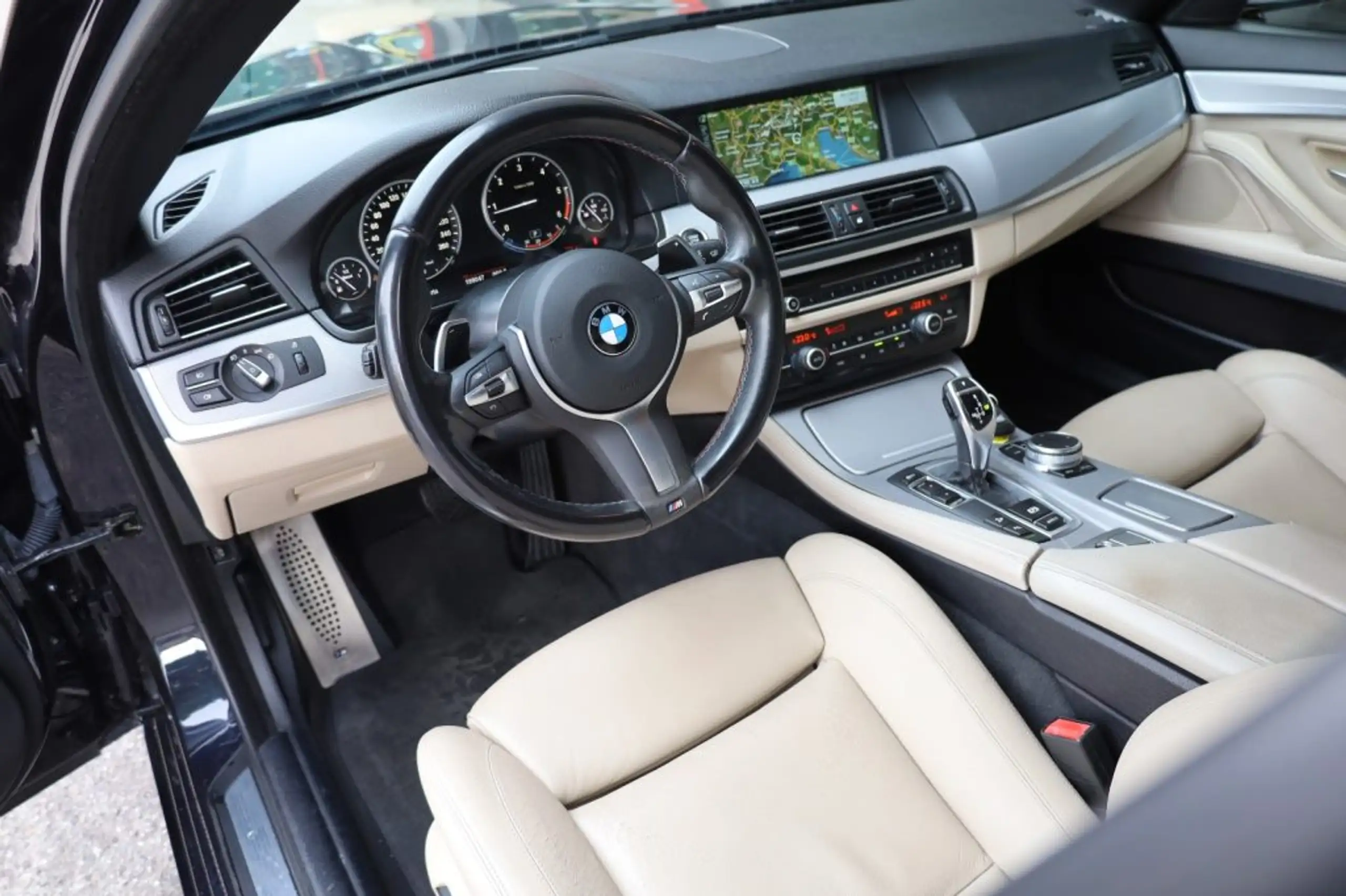 BMW - 525