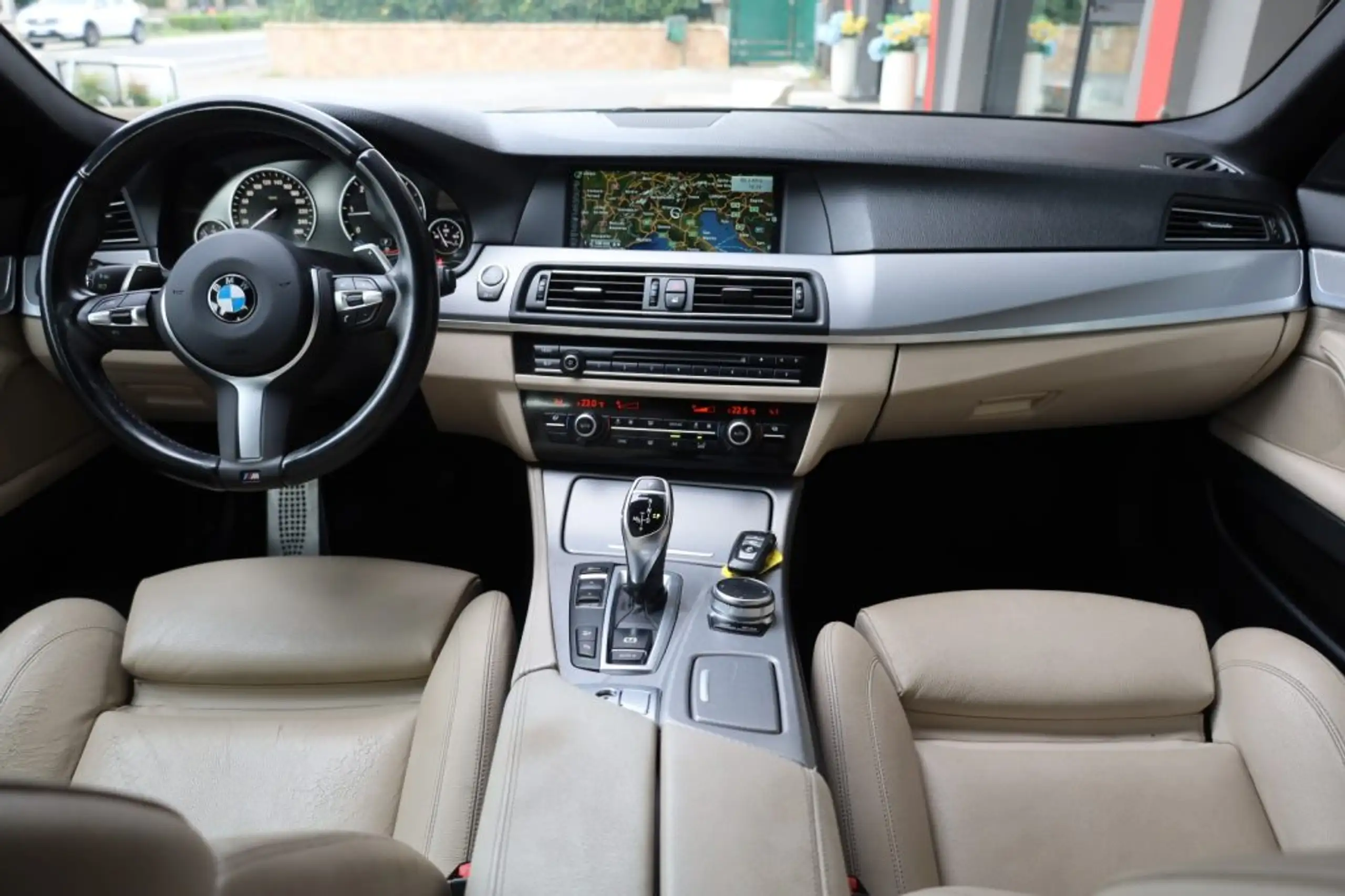 BMW - 525