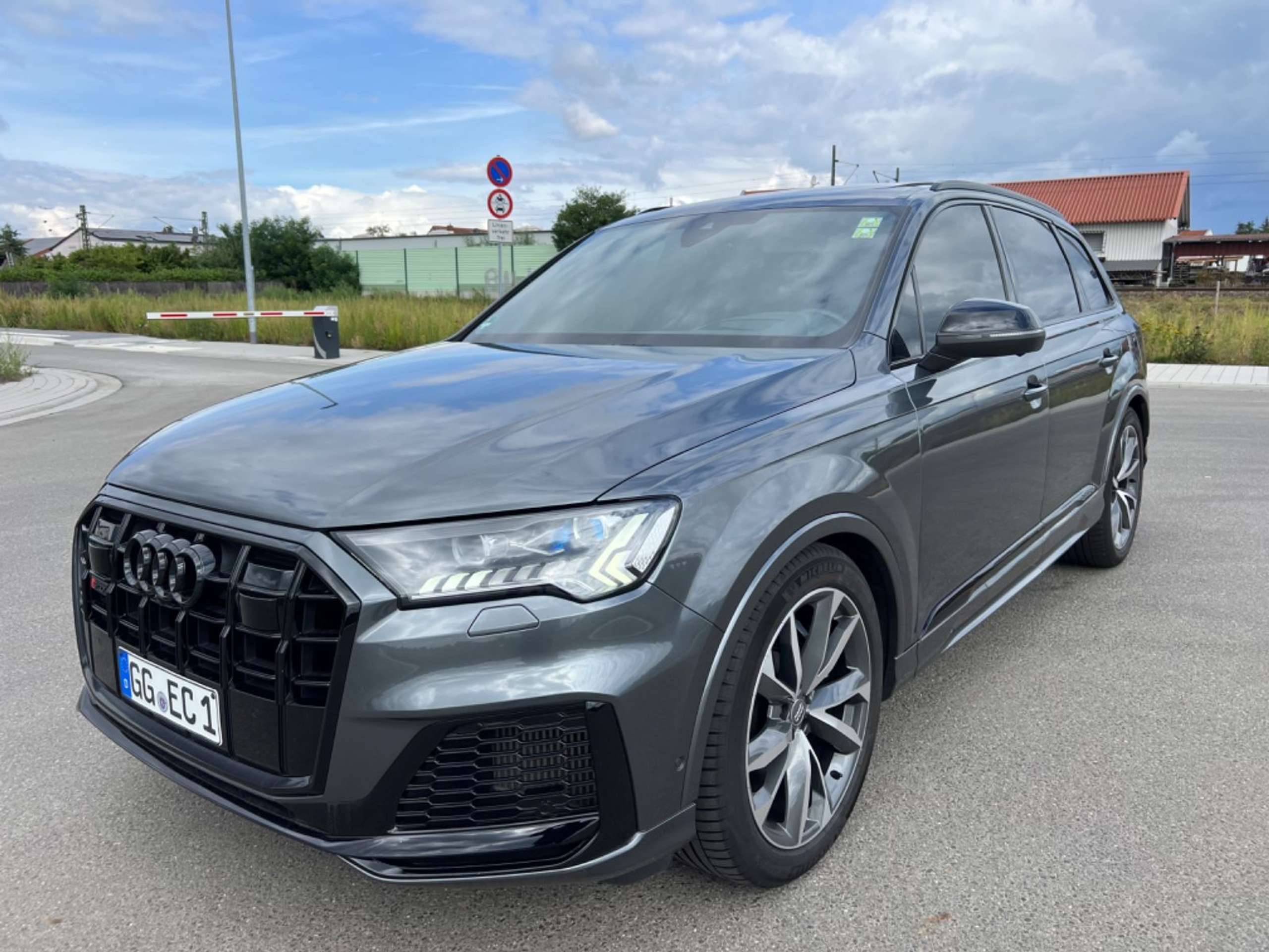 Audi - SQ7