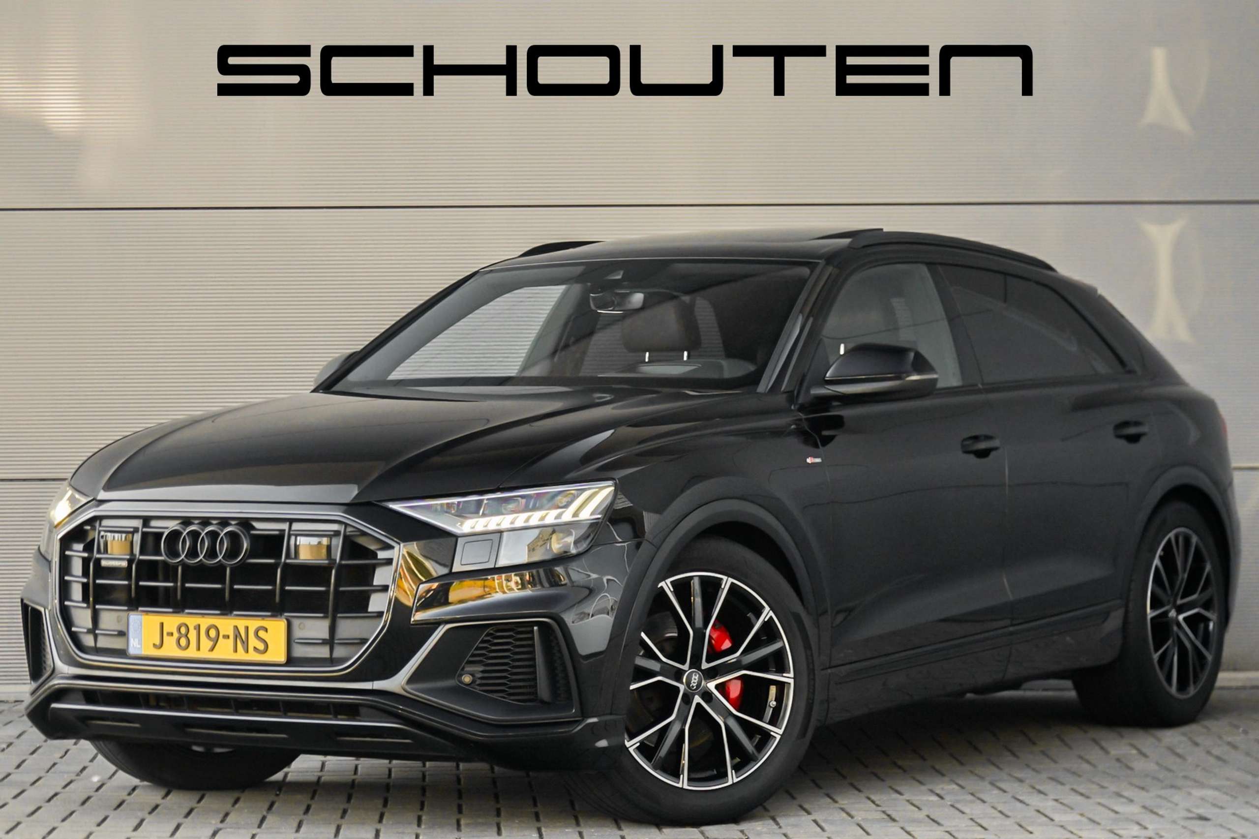 Audi - Q8