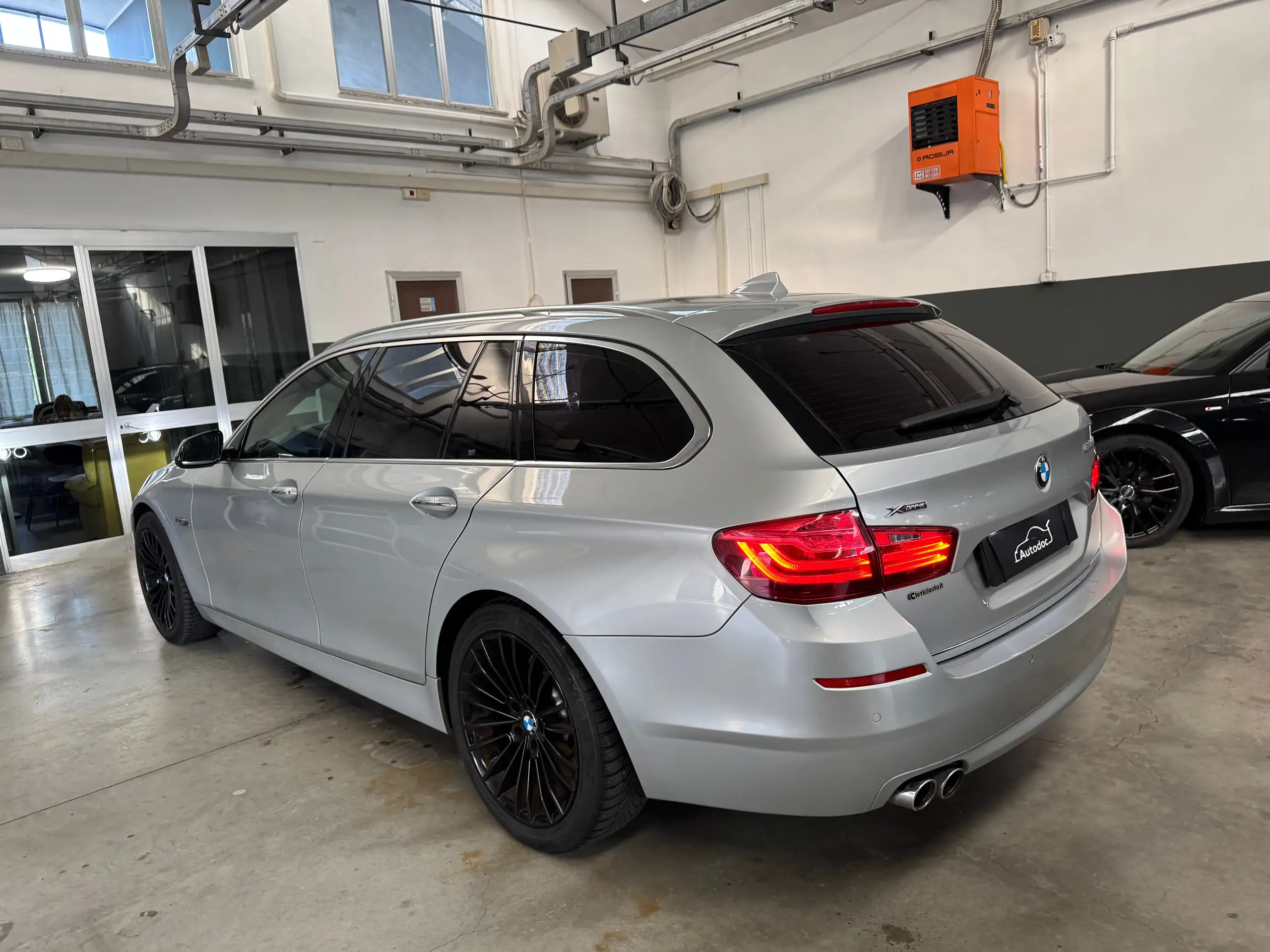 BMW - 525