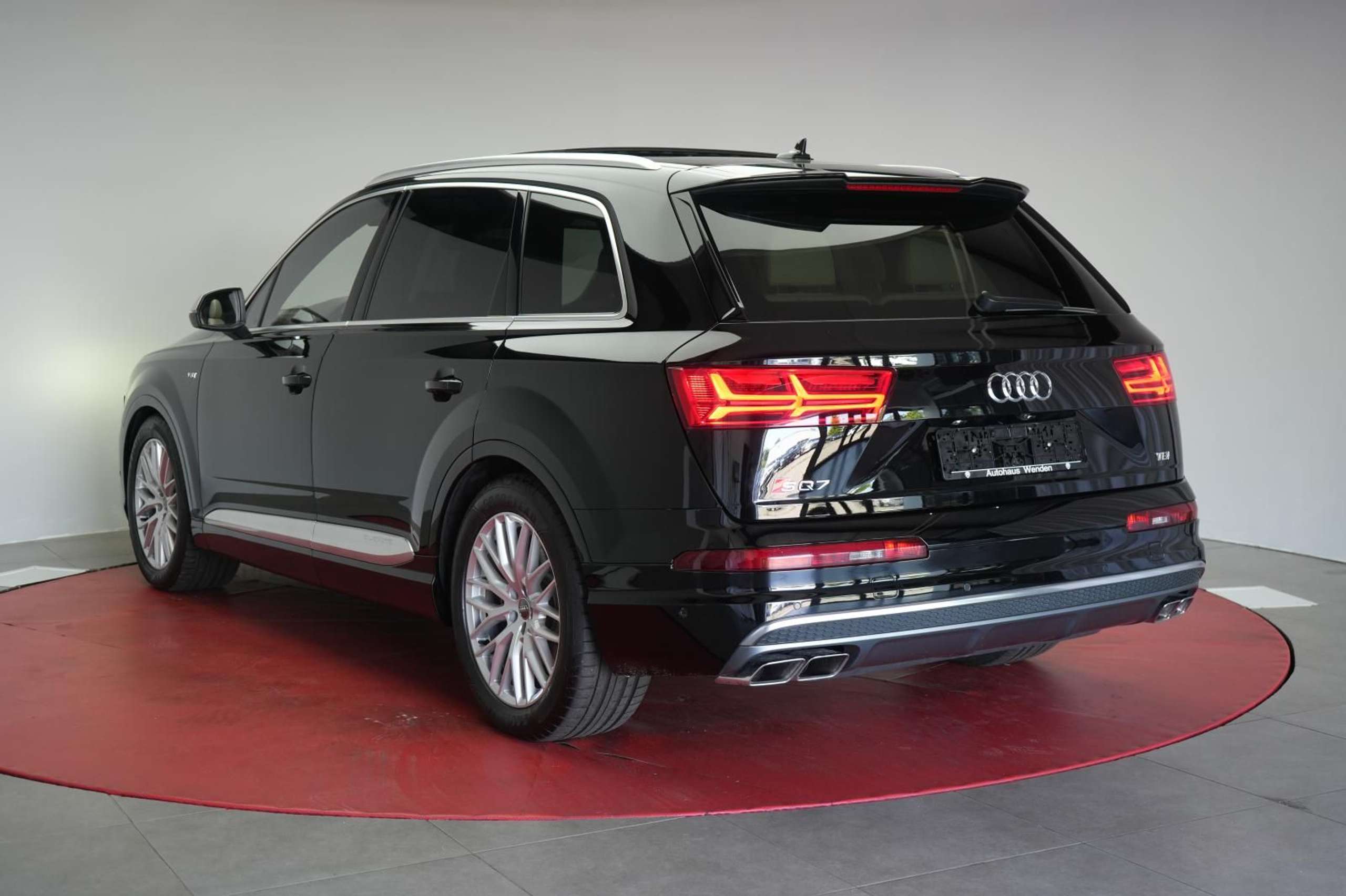 Audi - SQ7