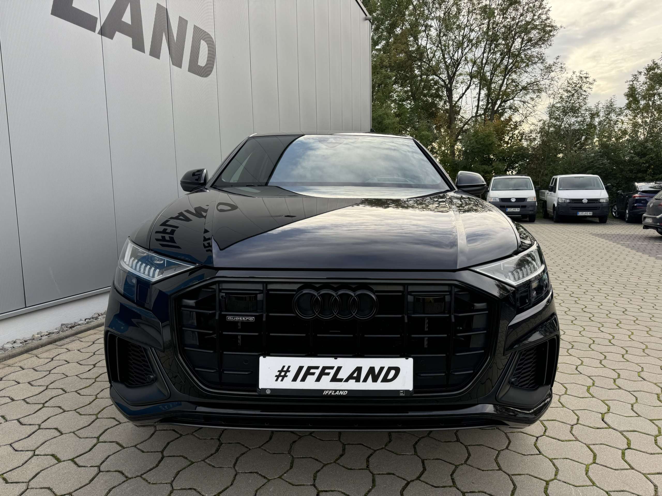 Audi - Q8