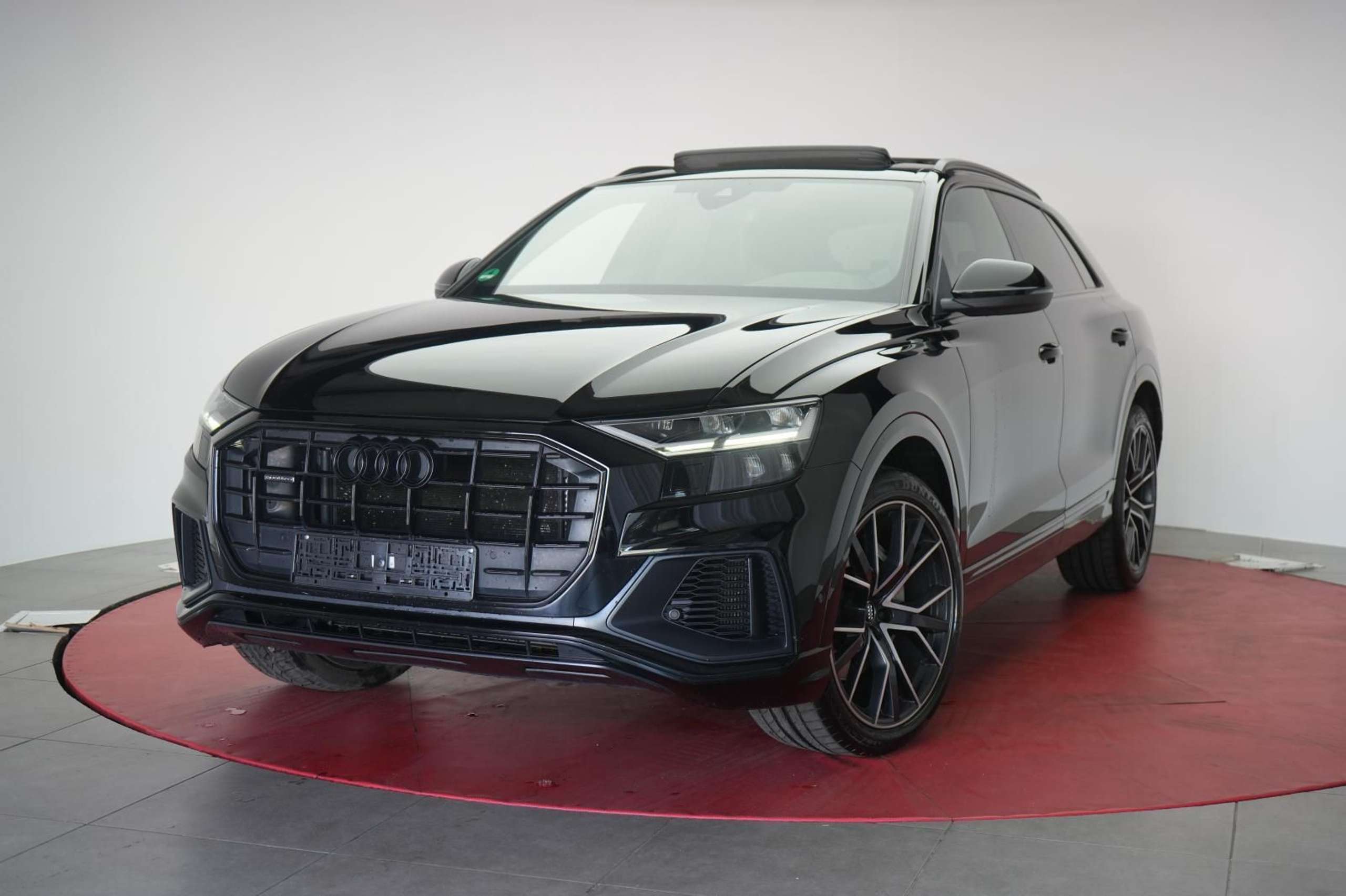 Audi - Q8