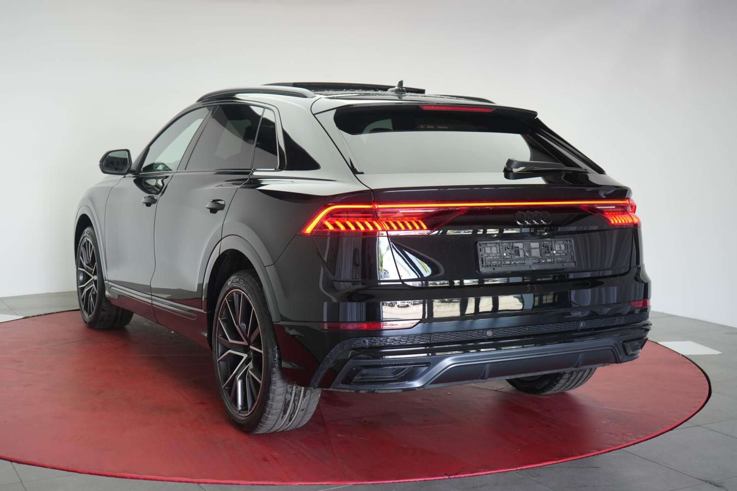 Audi - Q8