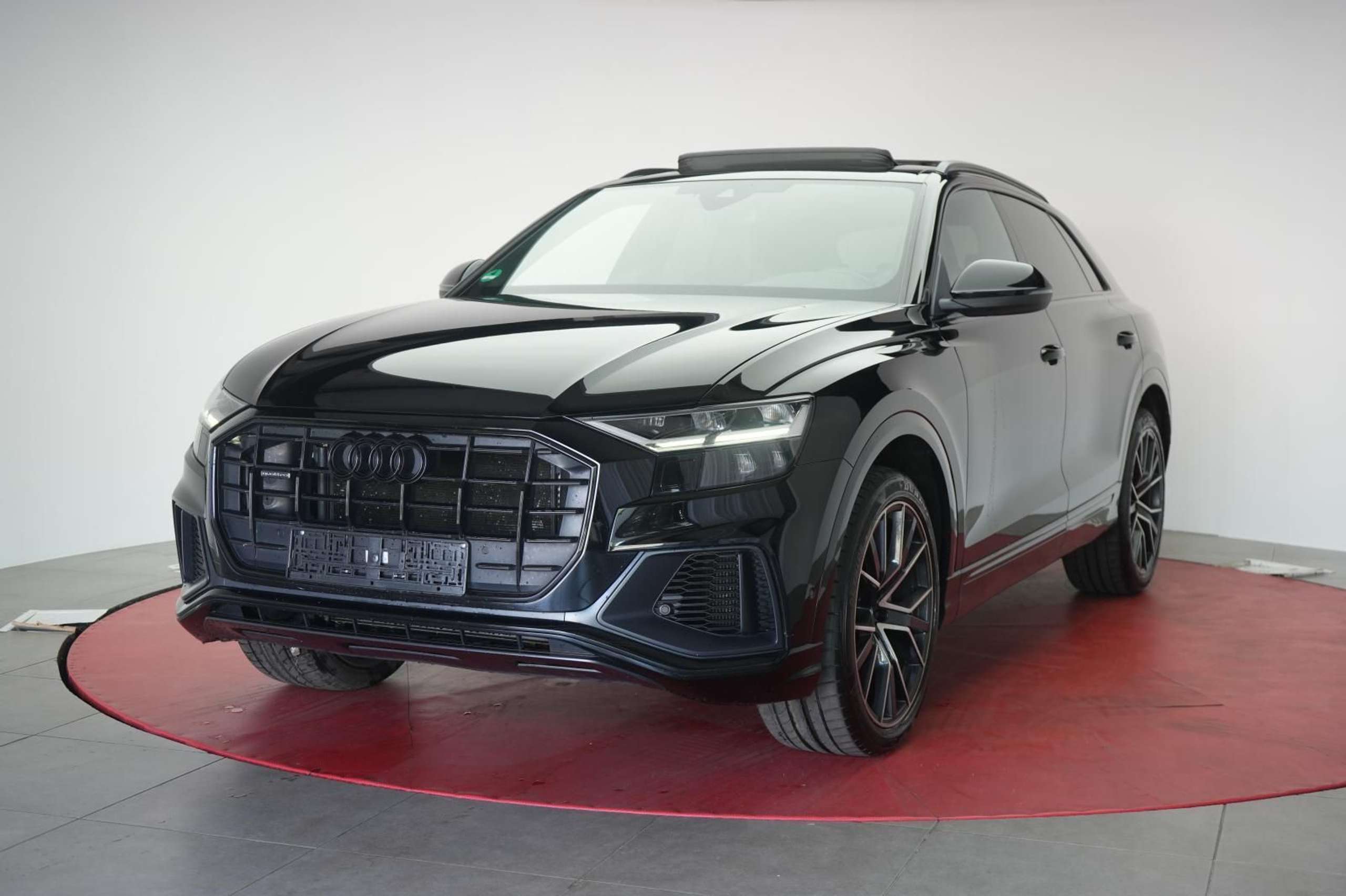 Audi - Q8