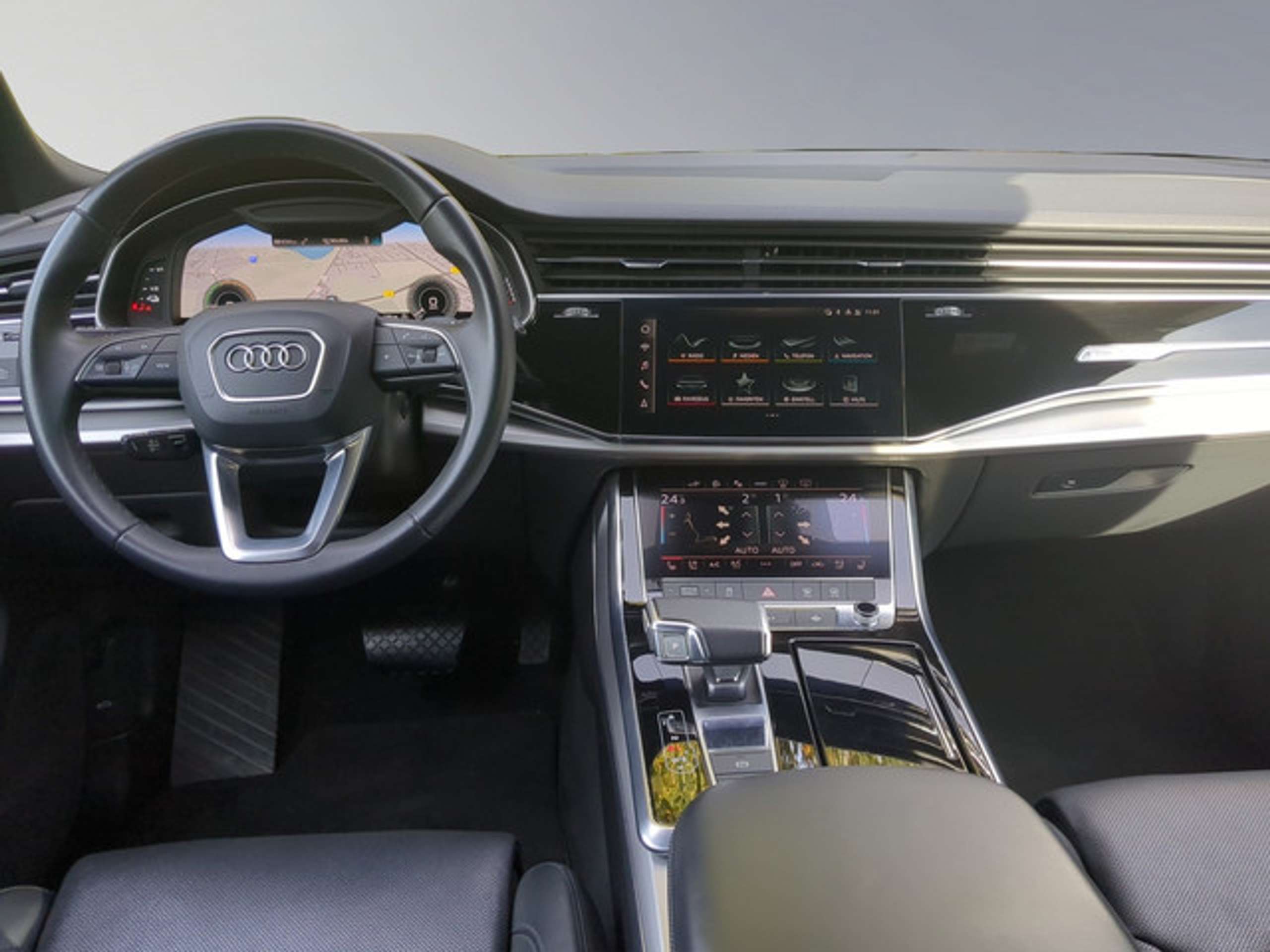 Audi - Q8