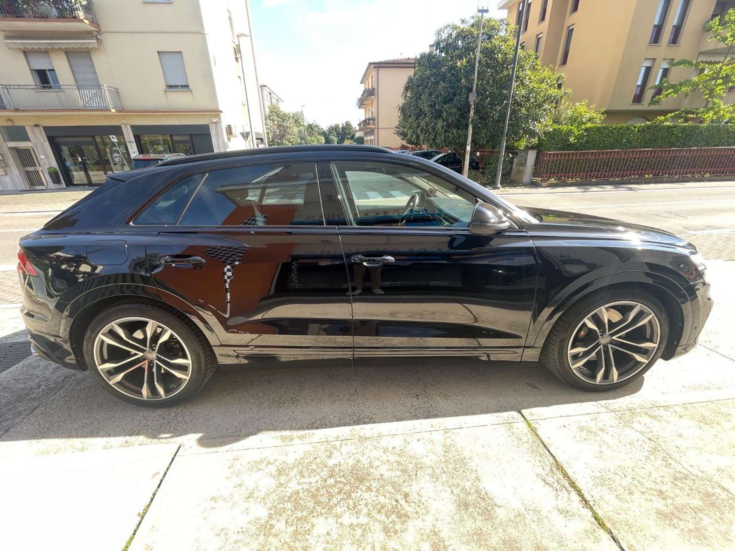 Audi - SQ8