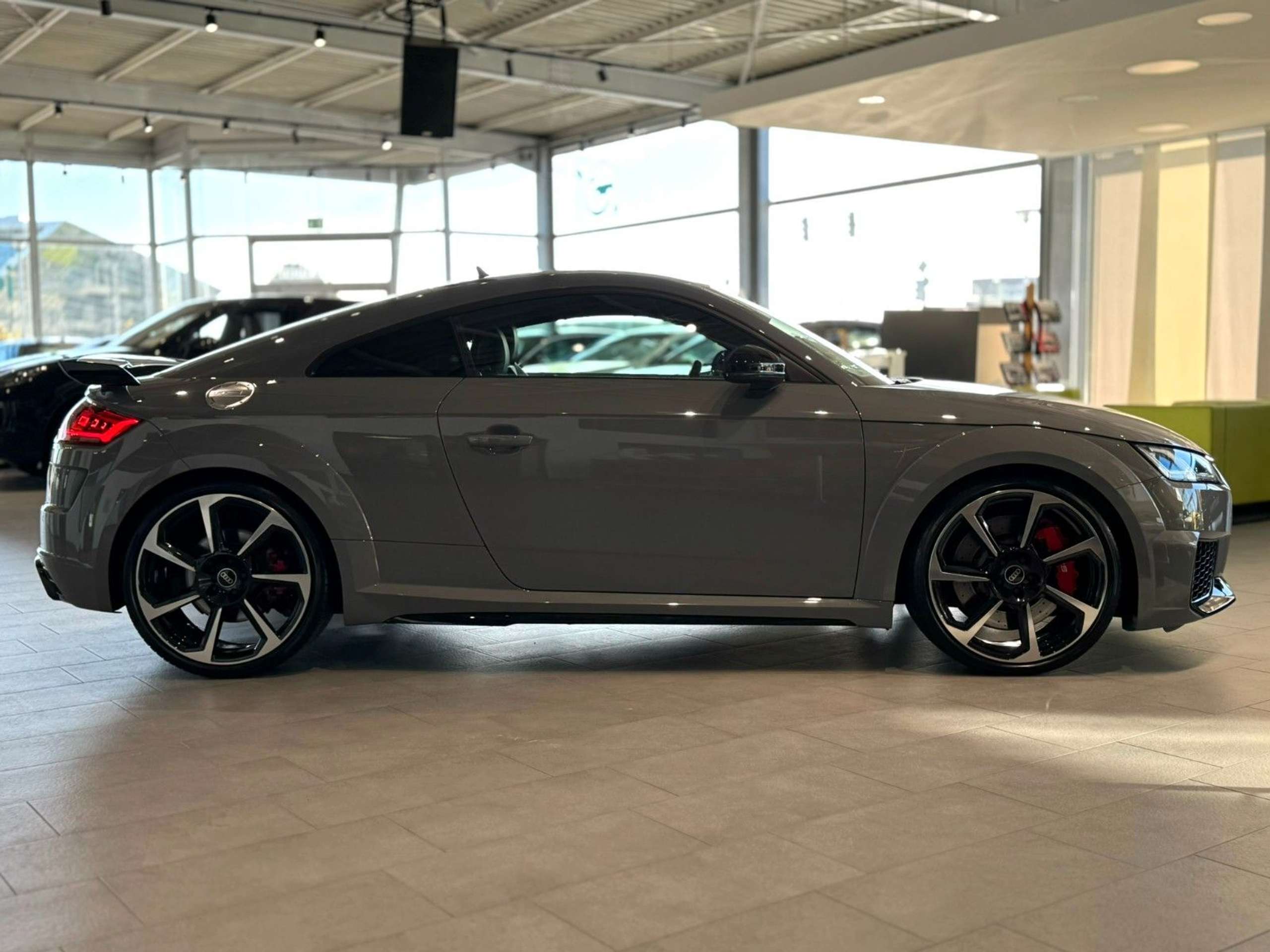 Audi - TT RS