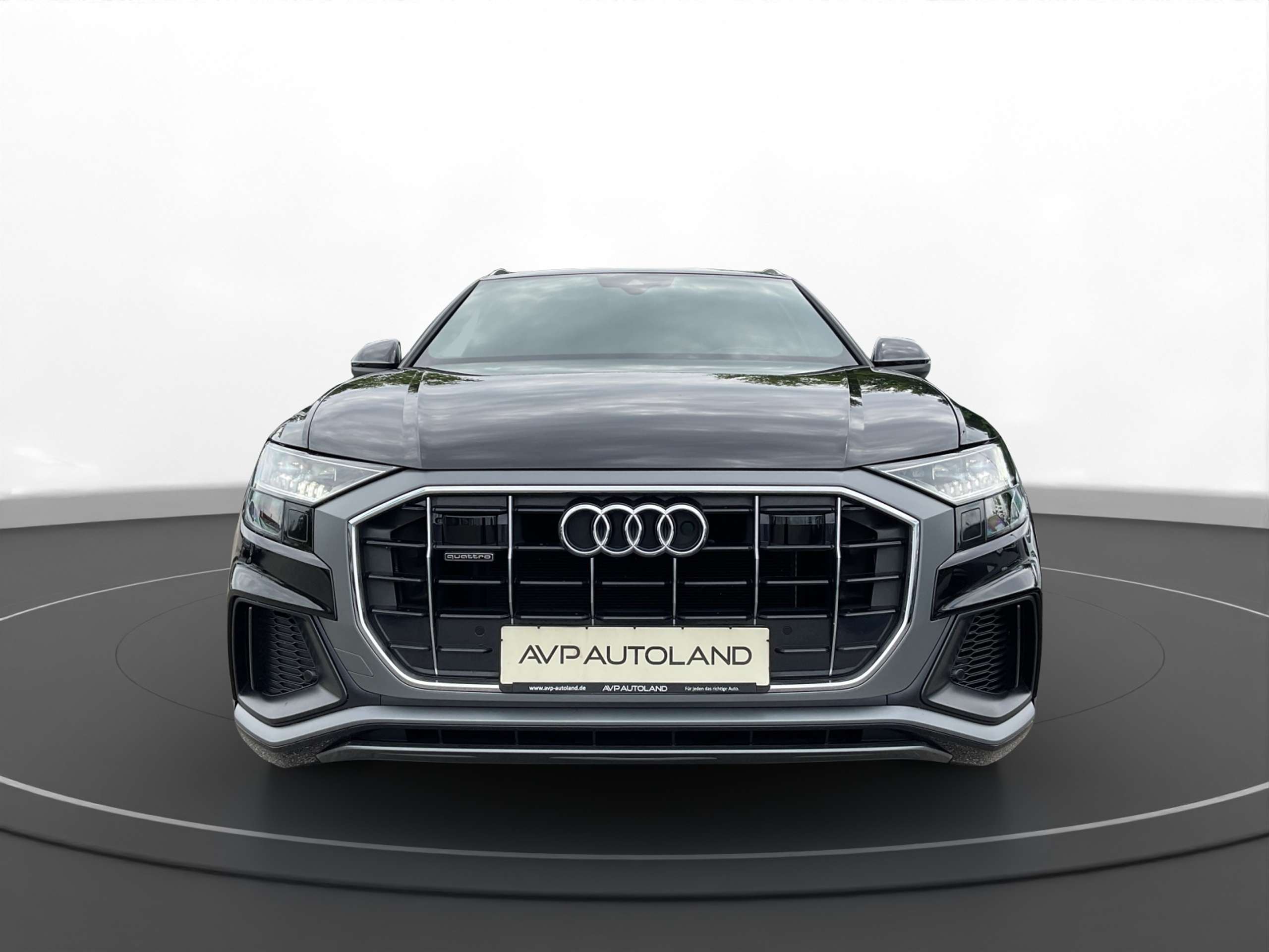 Audi - Q8