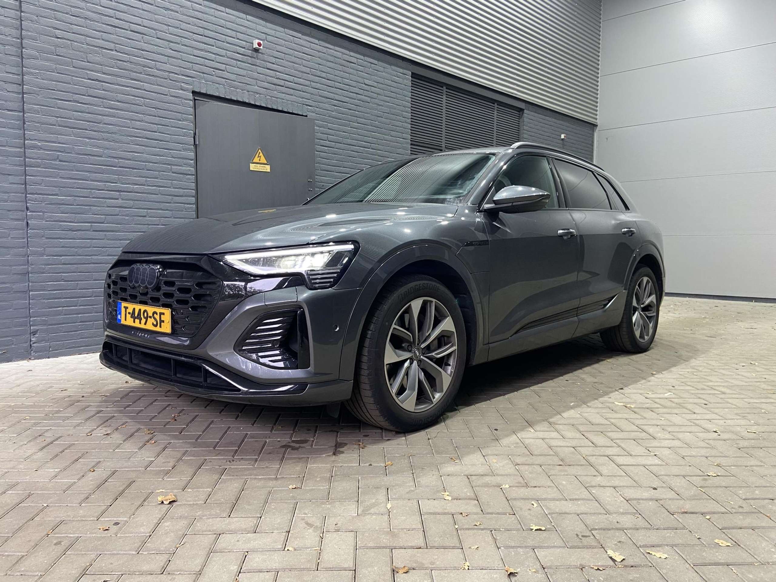 Audi - Q8 e-tron