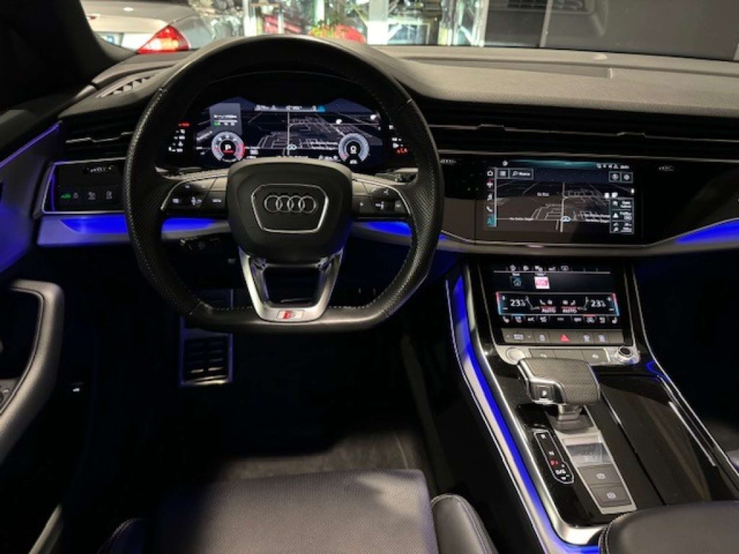 Audi - Q8