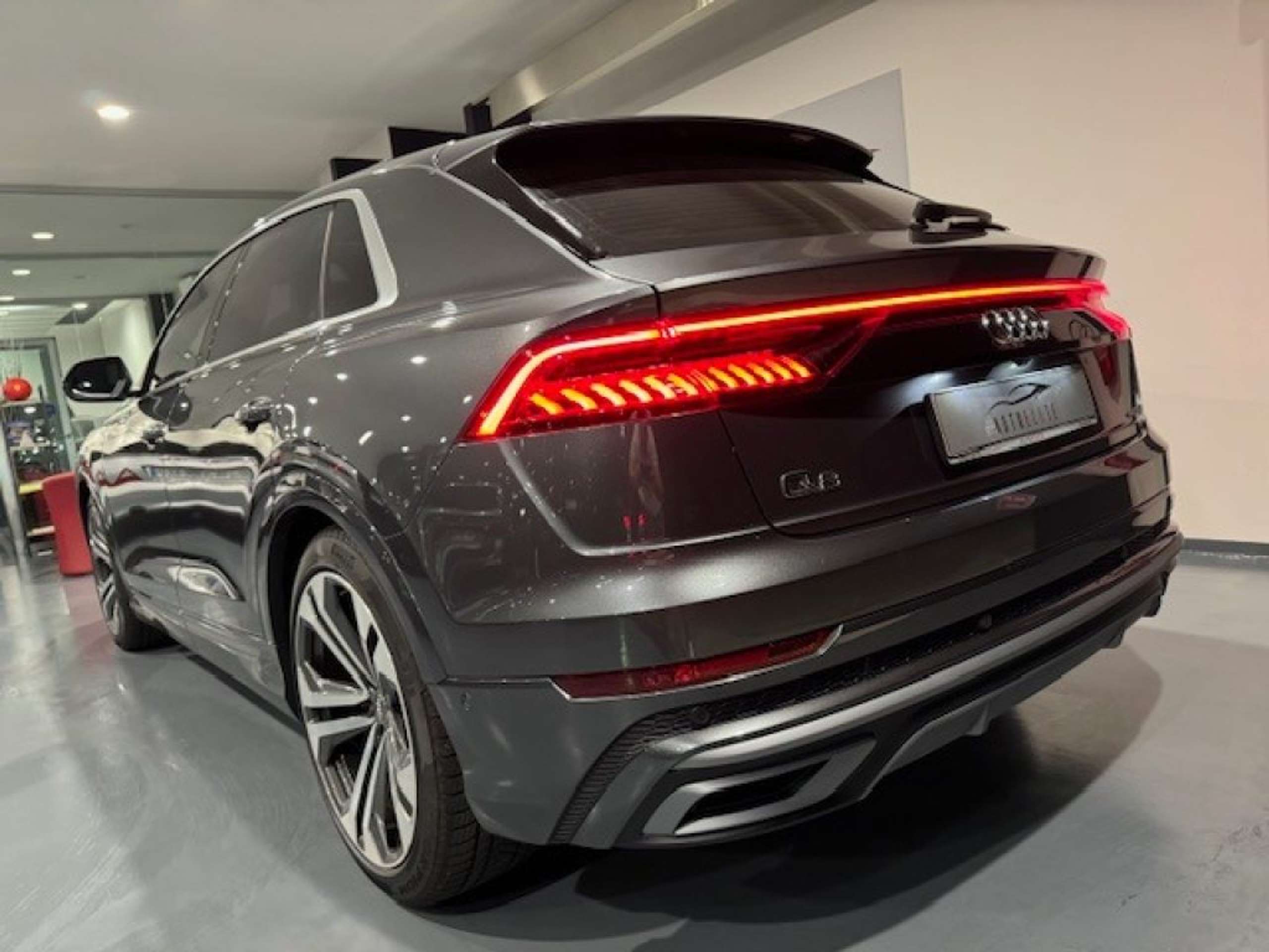 Audi - Q8