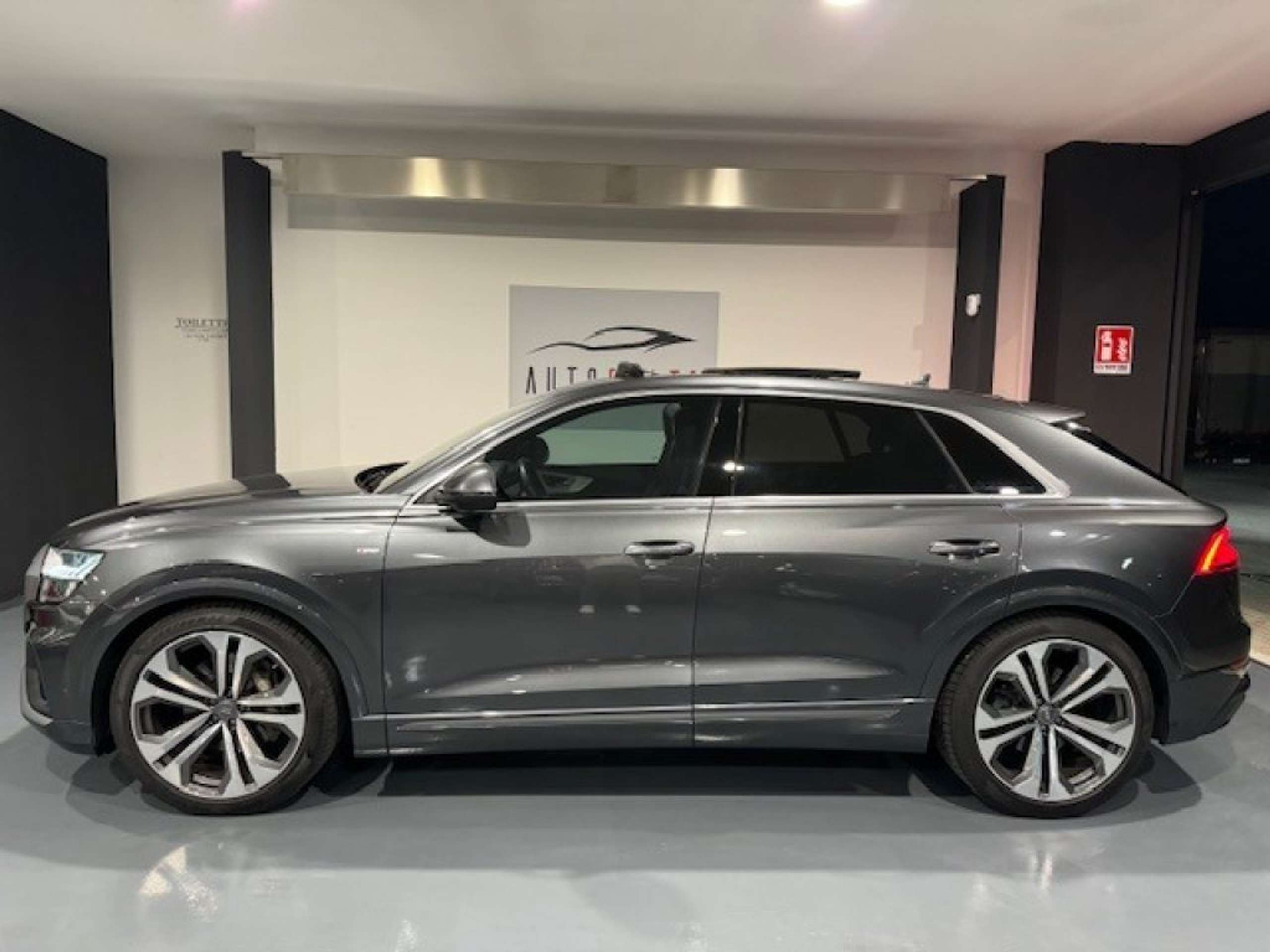 Audi - Q8